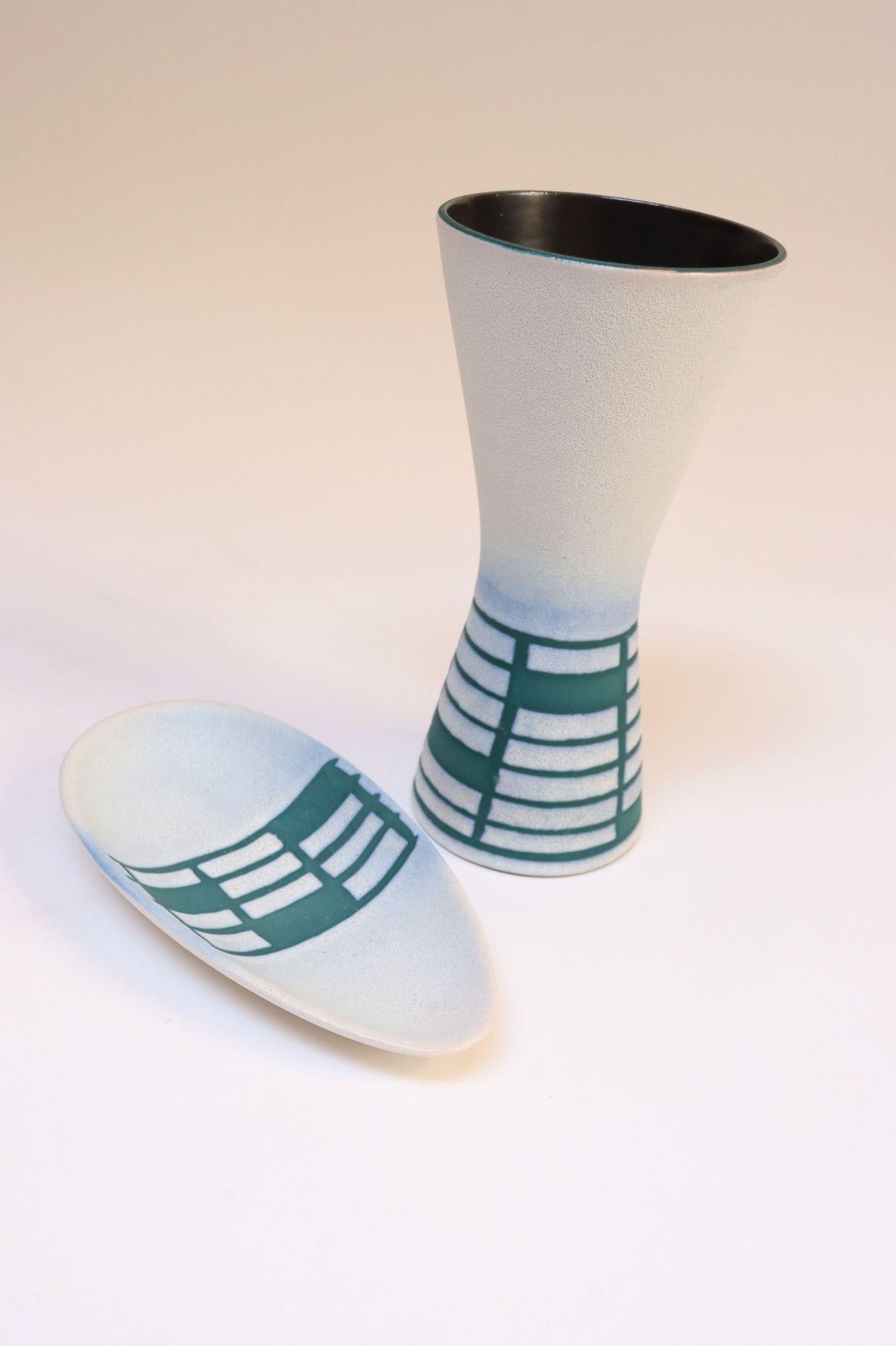 Deutsche Diabolo-Vase und Schale aus Keramik in Teal und Weiß von Steuler, Vintage (Moderne der Mitte des Jahrhunderts) im Angebot