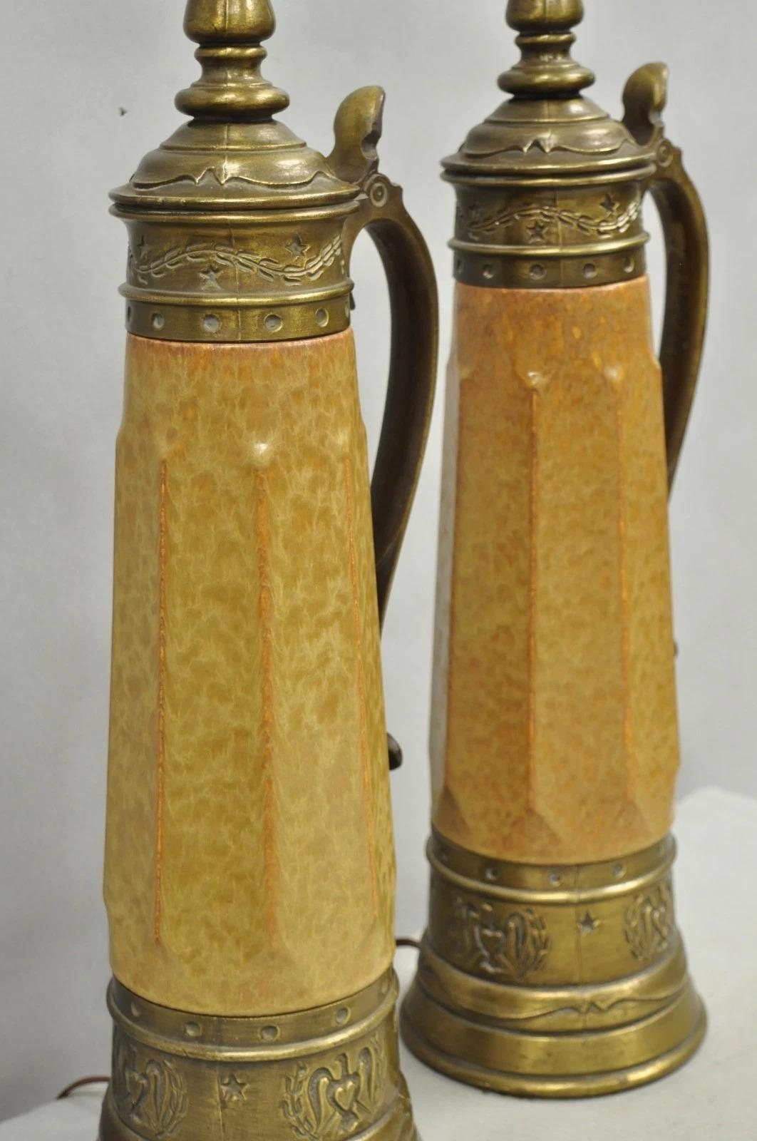 Paire de lampes de table vintage en céramique allemande, style renaissance, à l'effigie d'un Stein de bière en vente 4