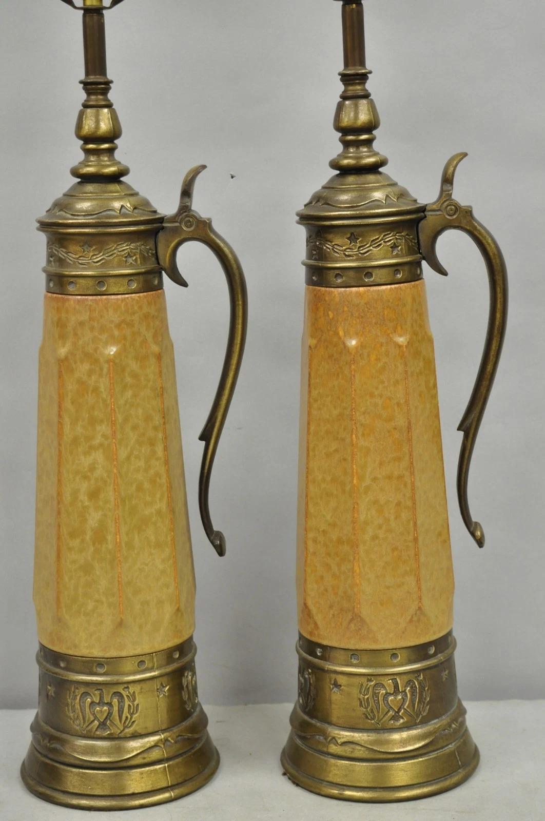 Renaissance Paire de lampes de table vintage en céramique allemande, style renaissance, à l'effigie d'un Stein de bière en vente