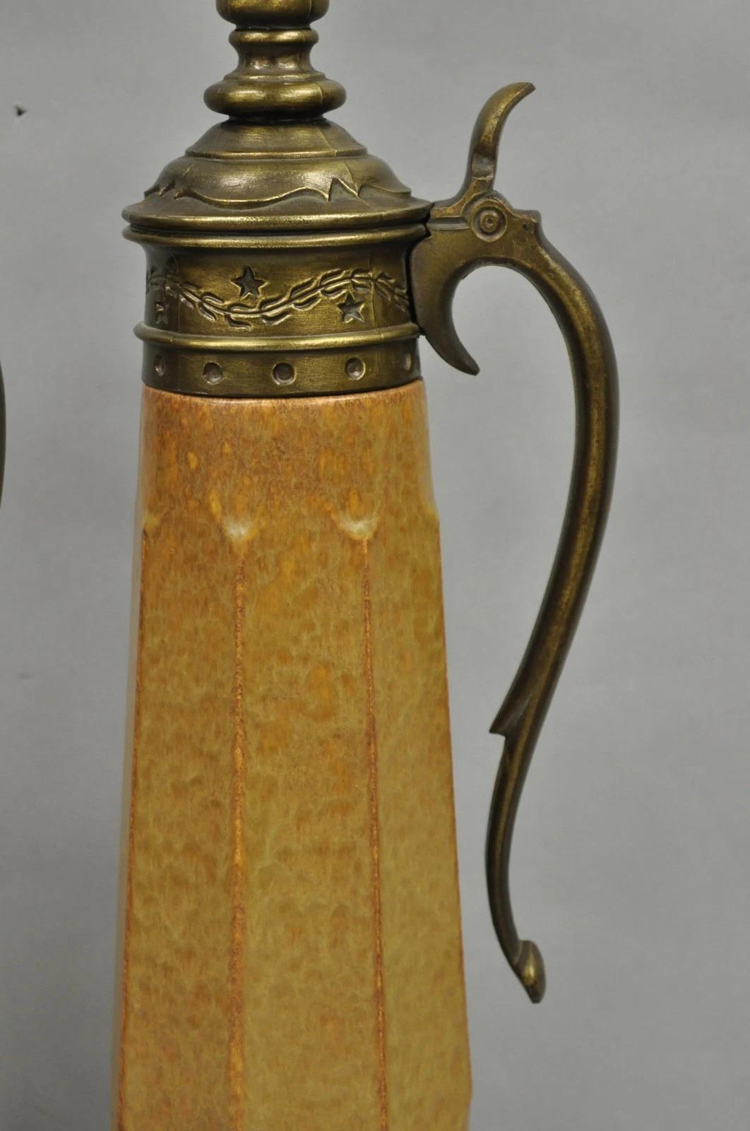 Inconnu Paire de lampes de table vintage en céramique allemande, style renaissance, à l'effigie d'un Stein de bière en vente