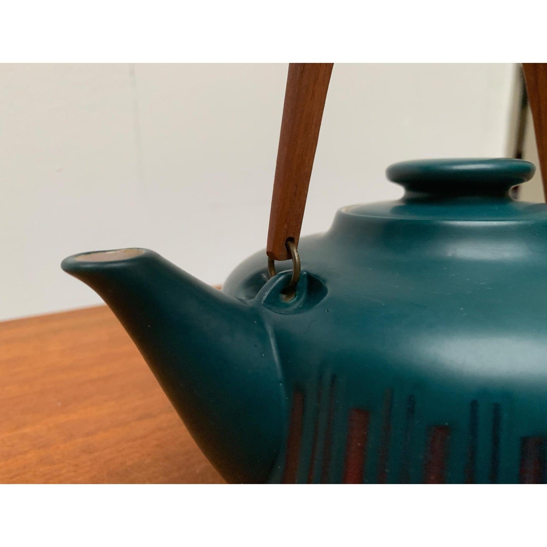 Théière allemande vintage avec poignée en teck en vente 4