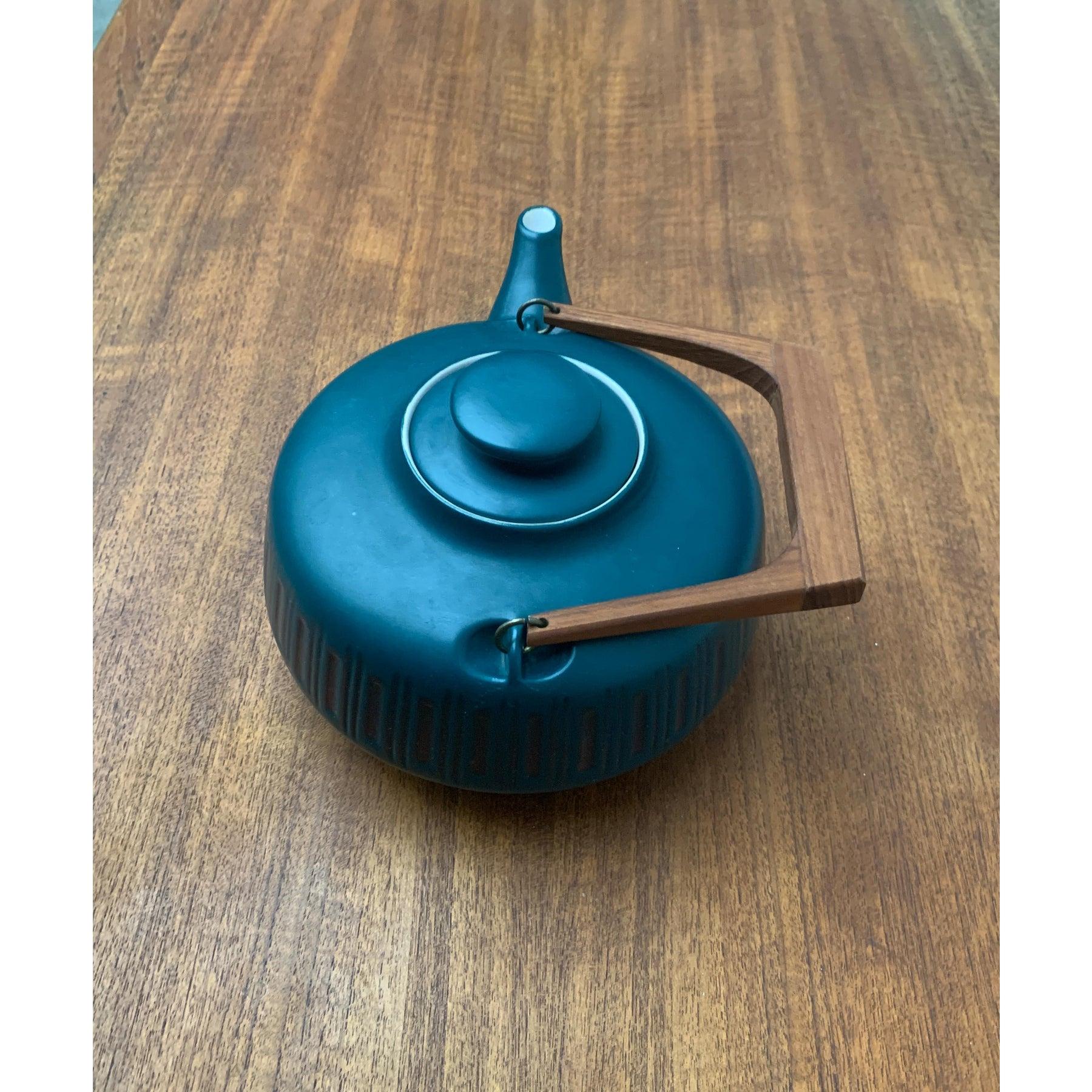Théière allemande vintage avec poignée en teck Excellent état - En vente à Hamburg, DE