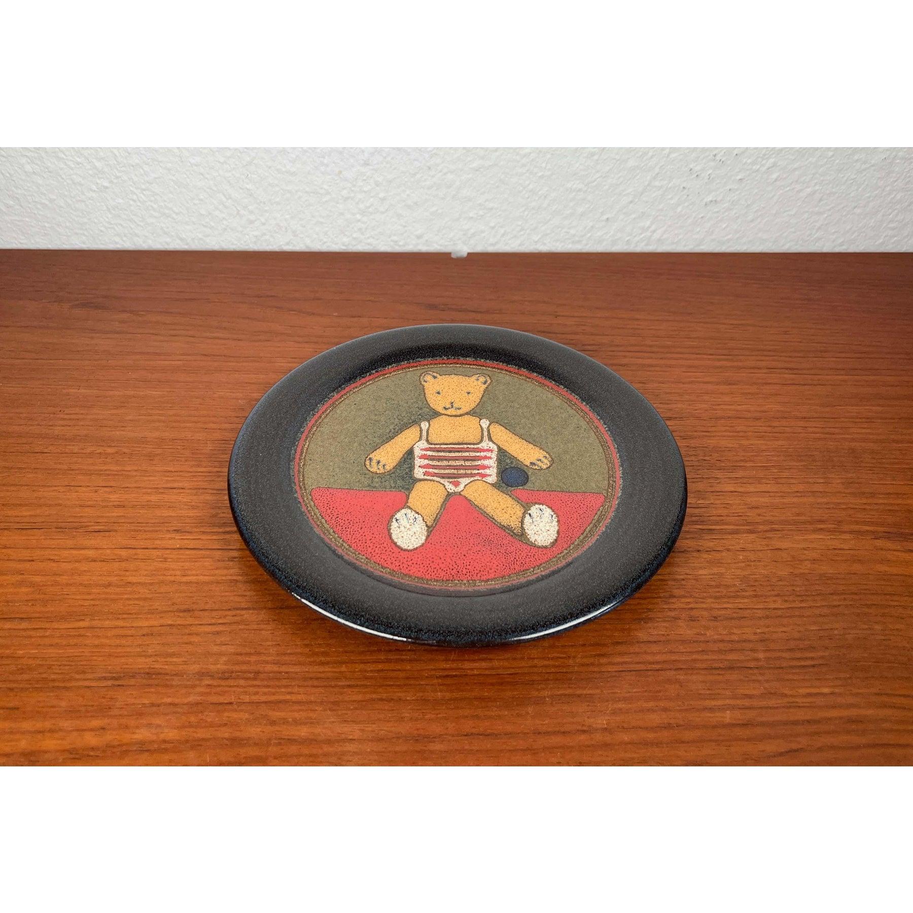 Vintage-Wandteller aus deutscher Keramik mit Teddybär-Design, 1970er Jahre im Angebot 1