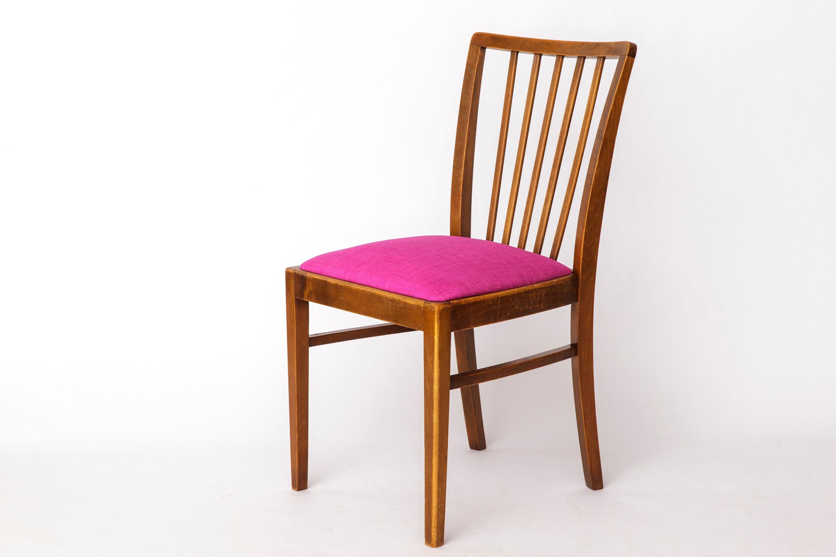 Vintage German Chair – 1950s Beech Wood – Magenta Upholstery – Mid-Century Moder In Good Condition For Sale In Hannover, DE