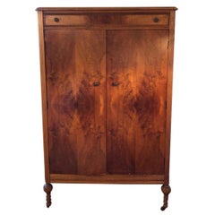Armoire/armoire Biedermeier allemande vintage en merisier sur roulettes