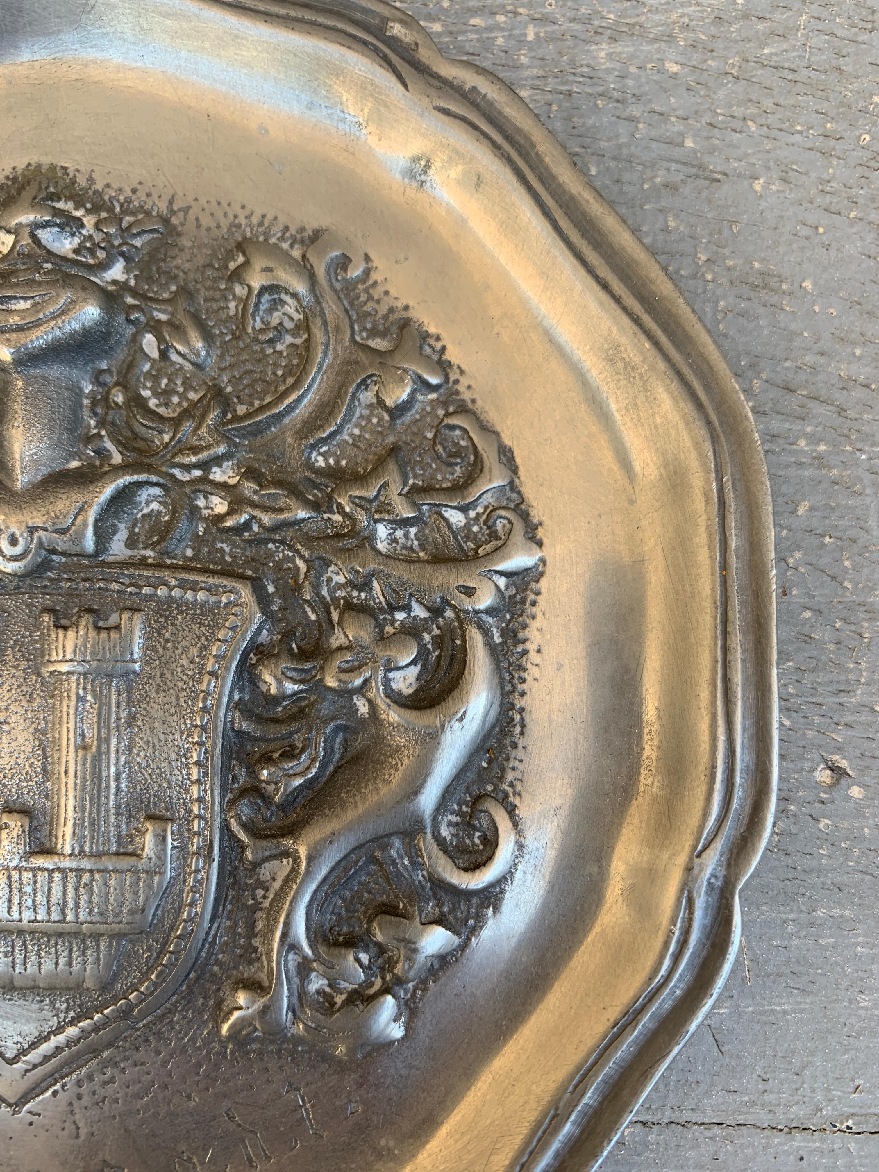 Vintage Deutsch Wappen Heraldik Zinn Wandteller (20. Jahrhundert) im Angebot