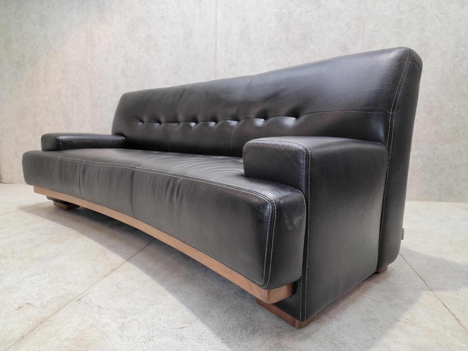 Mid-Century Modern Vintage German Curved Black Leather Mandalay Sofa By W. Schillig en vente
