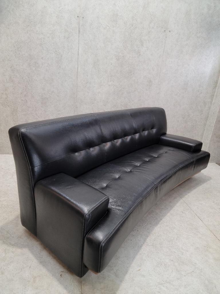 Vintage German Curved Black Leather Mandalay Sofa By W. Schillig In Good Condition For Sale In Chicago, IL