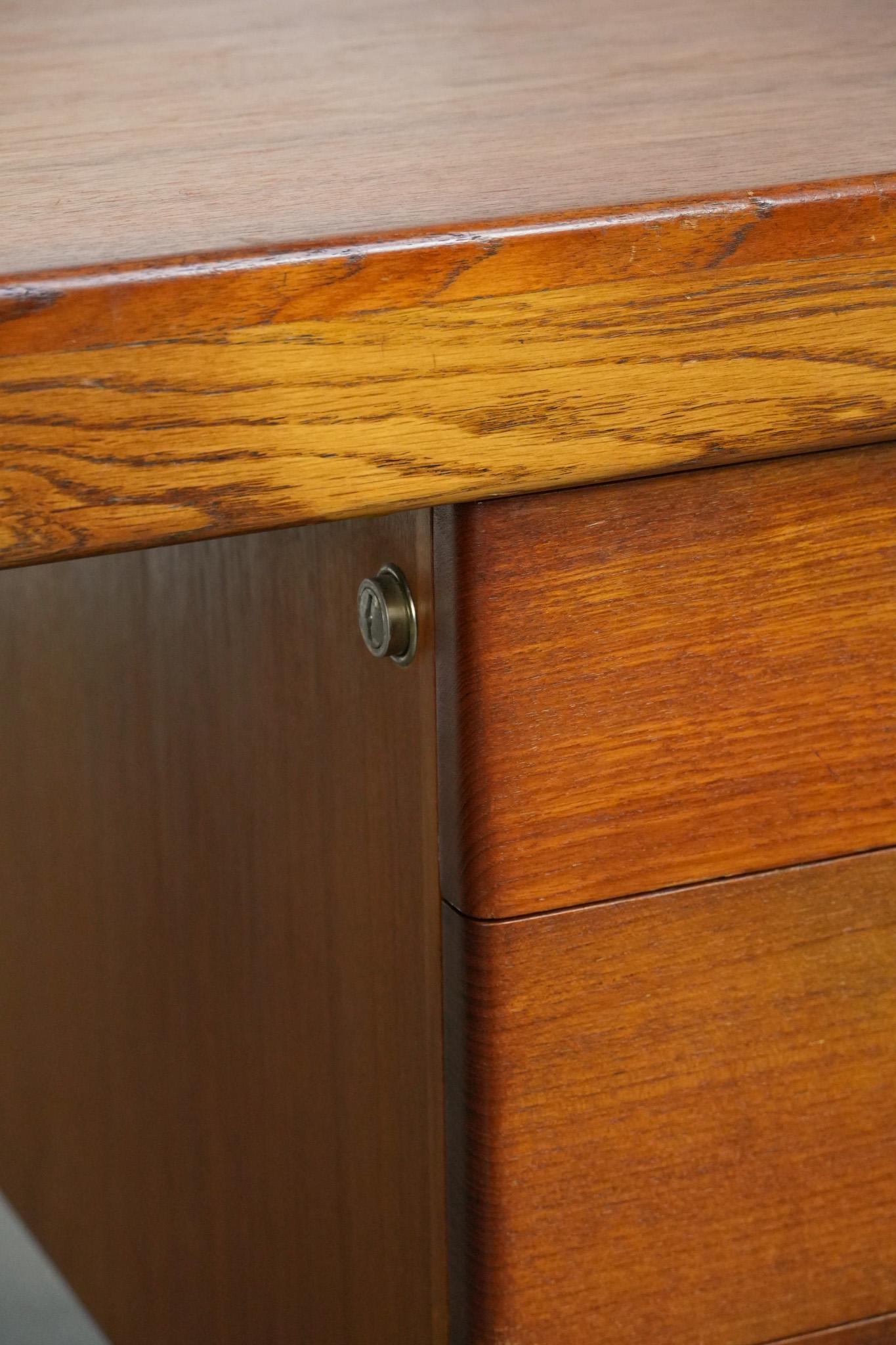 Scrivania tedesca d'epoca di Hartmut Lohmeyer per Wilkhahn con 6 cassetti in vendita 2