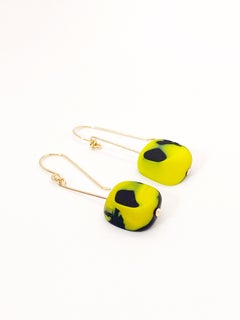 Orecchini vintage in vetro tedesco con perle acquerellate in giallo