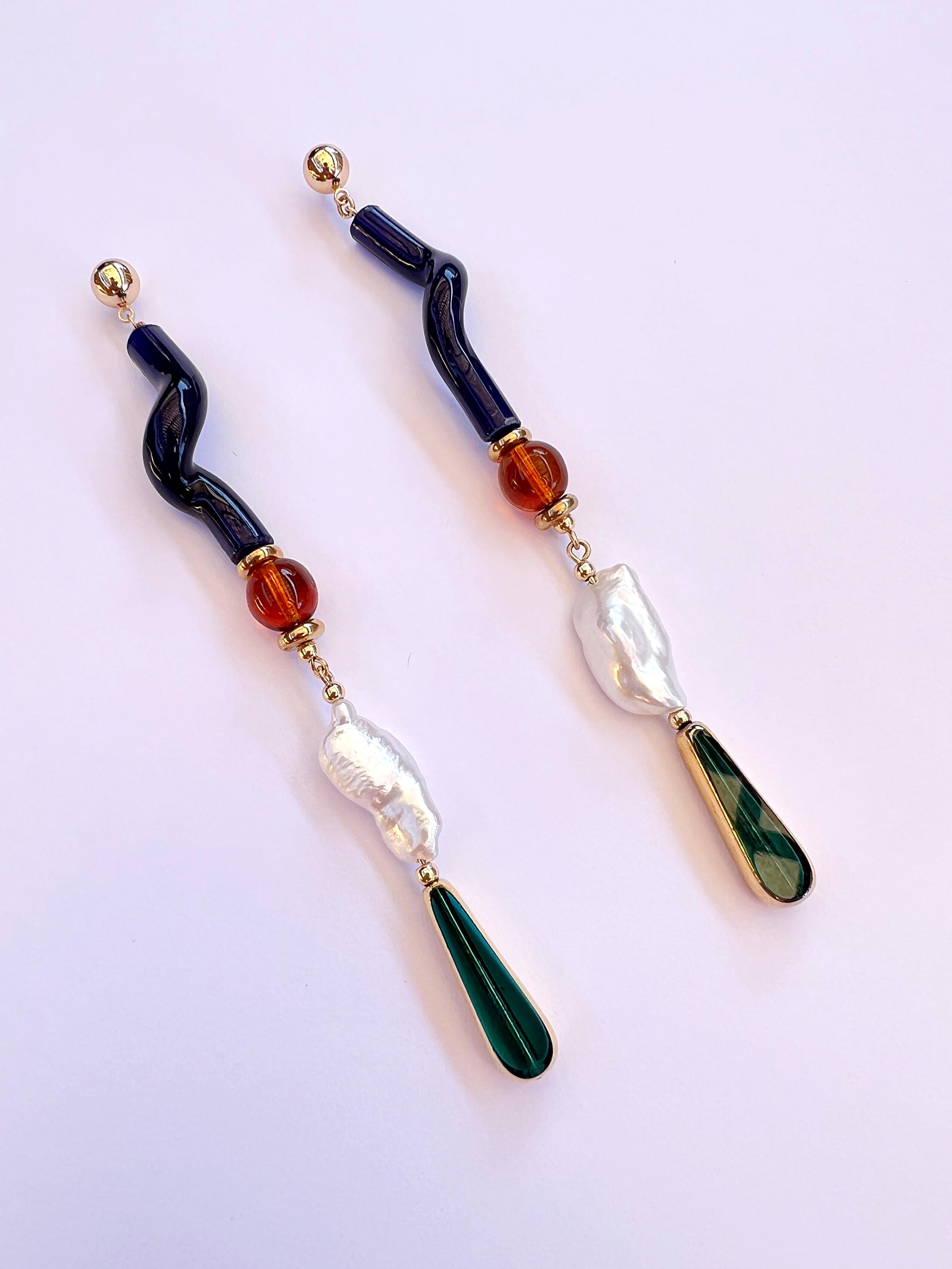 Deutsche Glasperlen und Perlen im Vintage-Stil, A Twist-Ohrringe (Art déco) im Angebot