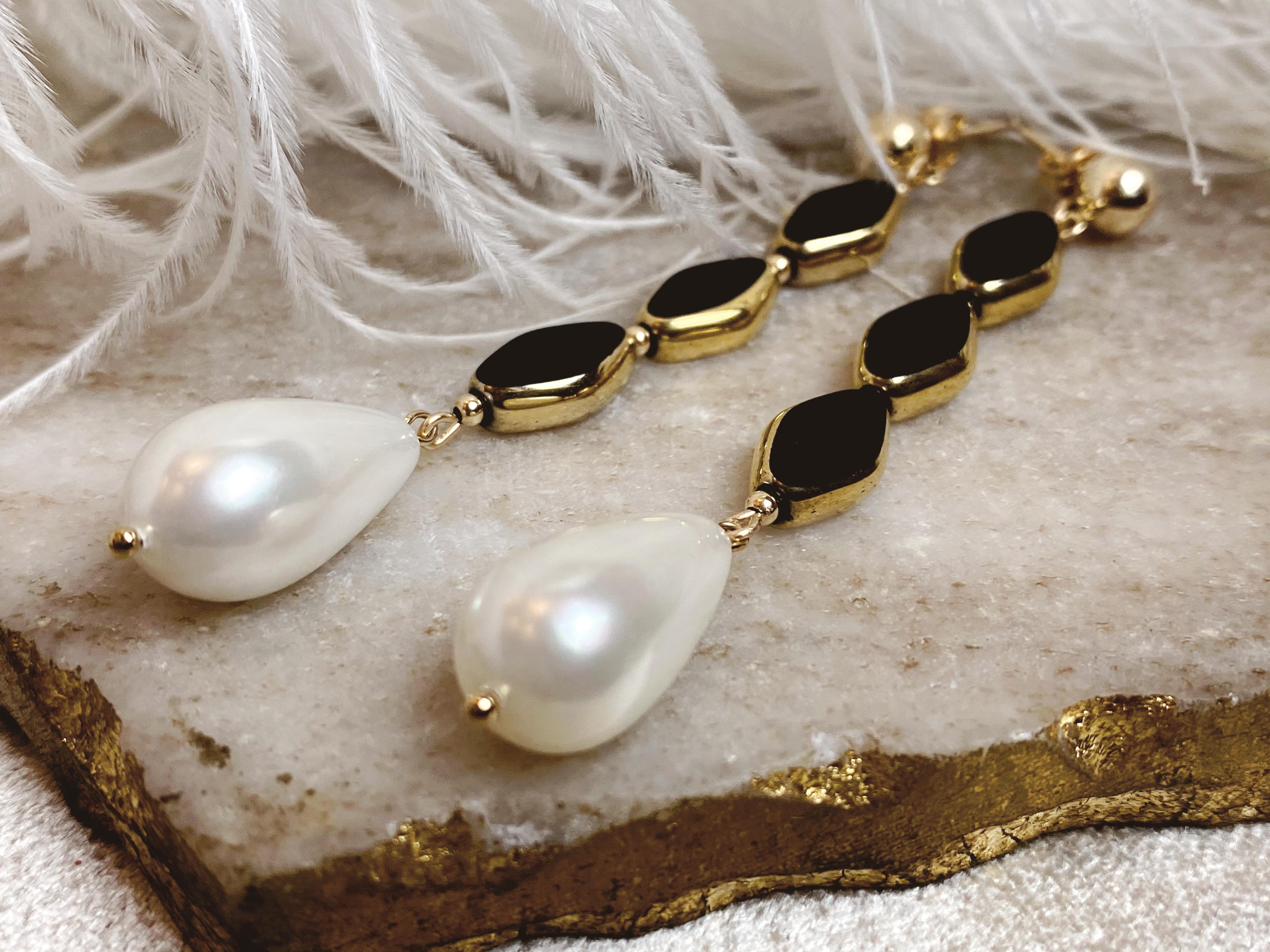 gold black beads earrings