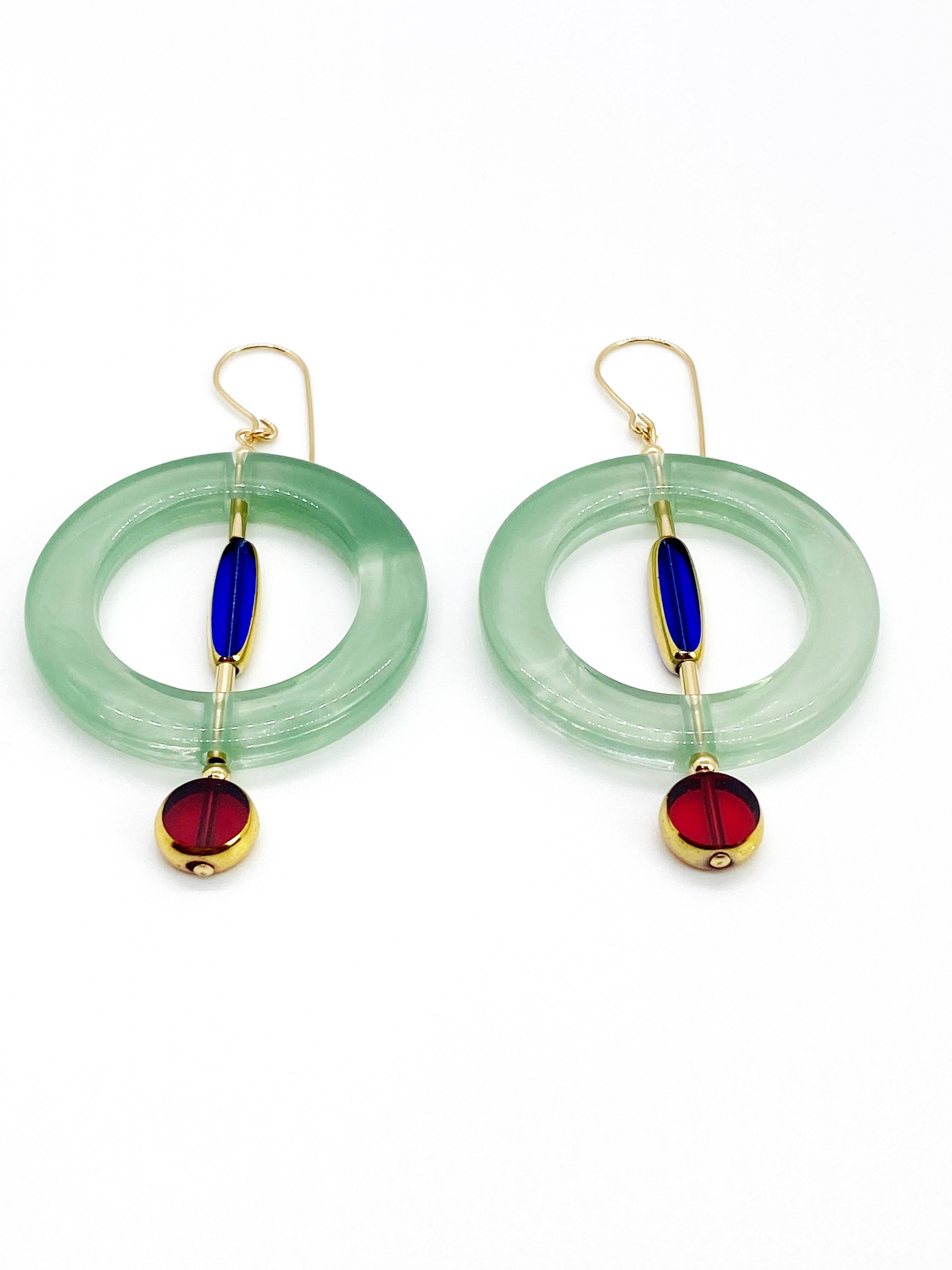 Artiste Boucles d'oreilles orbitales en perles de verre allemandes vintage en vente