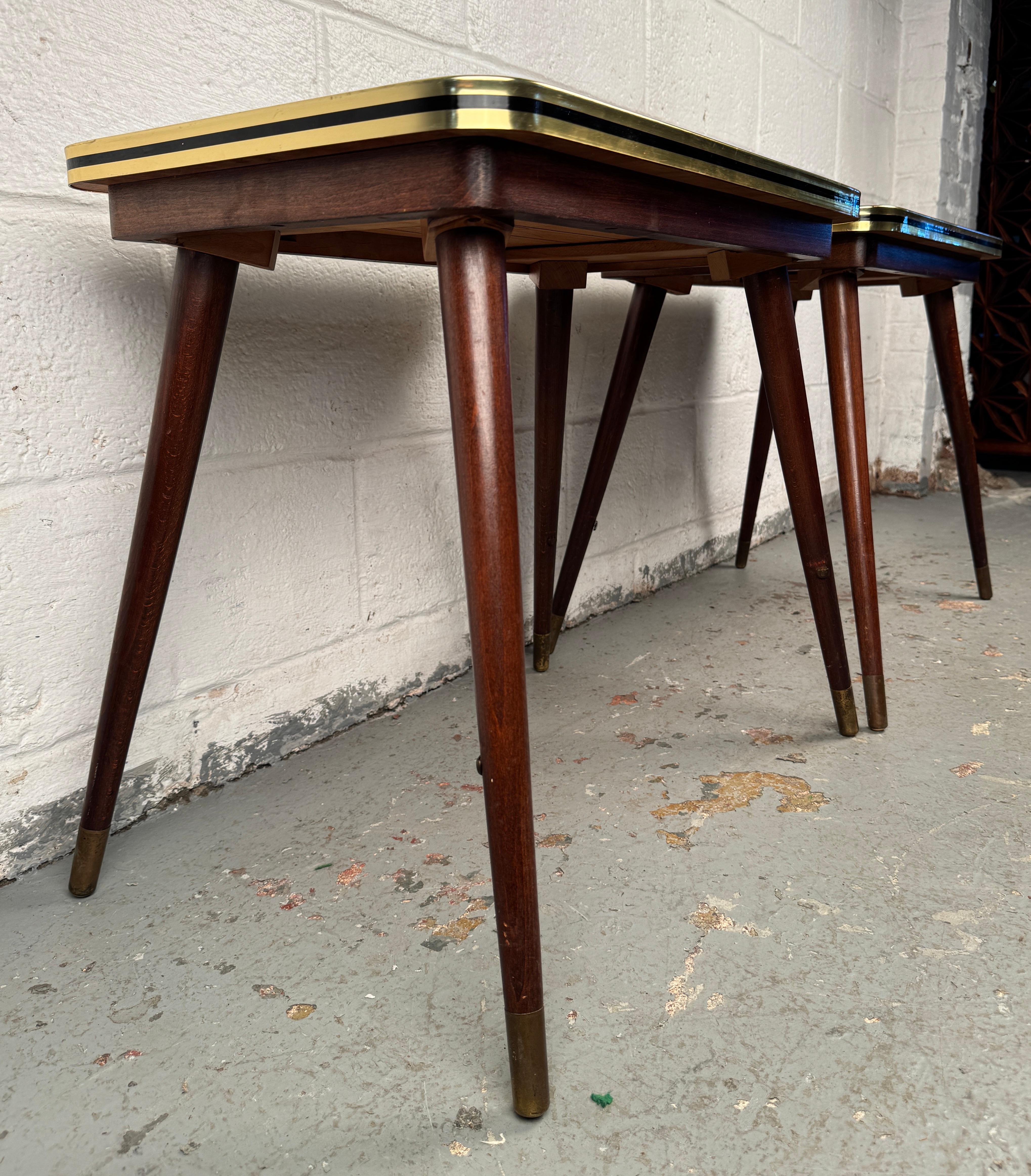 Tables d'appoint vintage allemandes peintes et sculptées à la main en vente 4