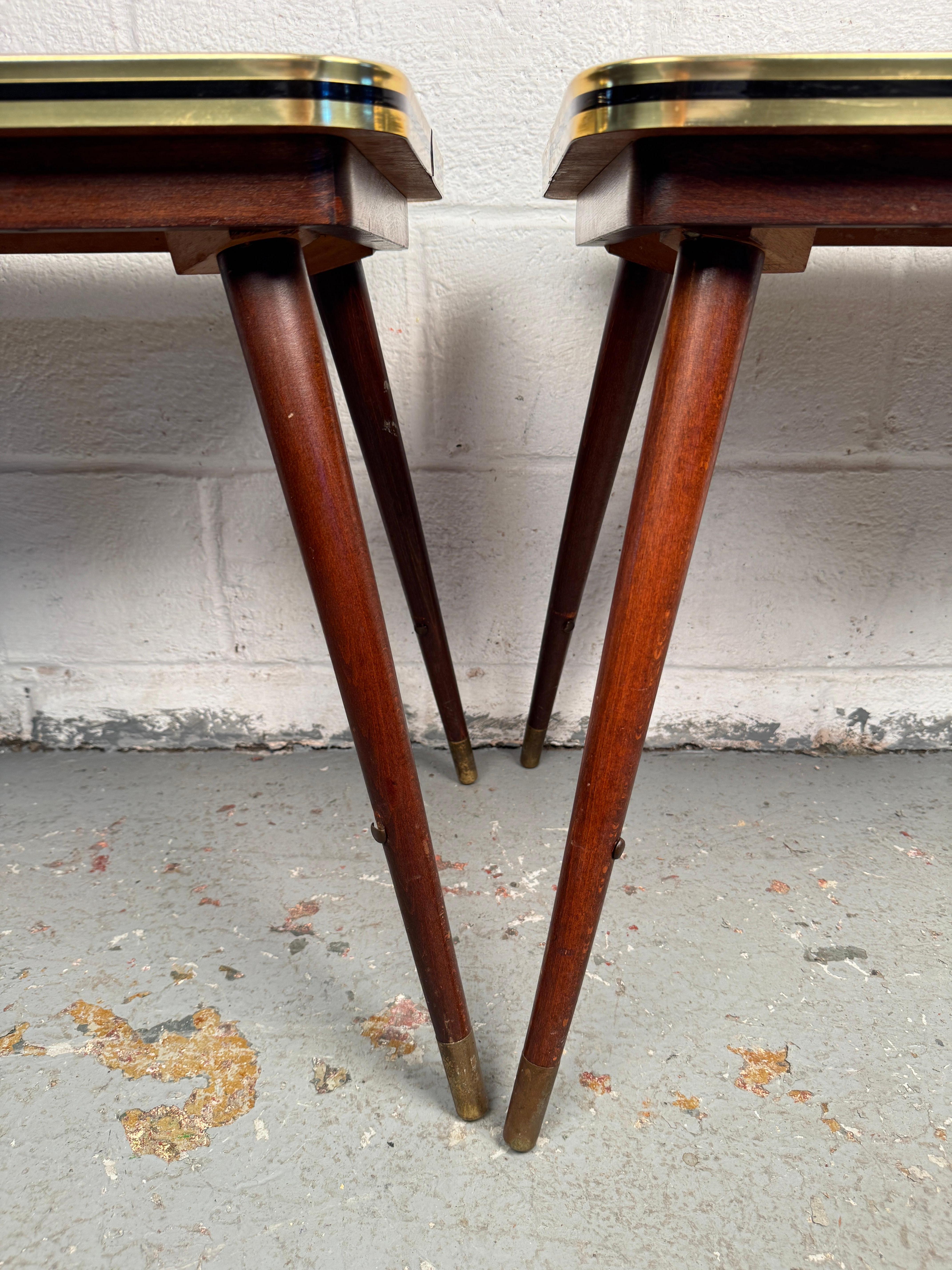 Tables d'appoint vintage allemandes peintes et sculptées à la main en vente 6
