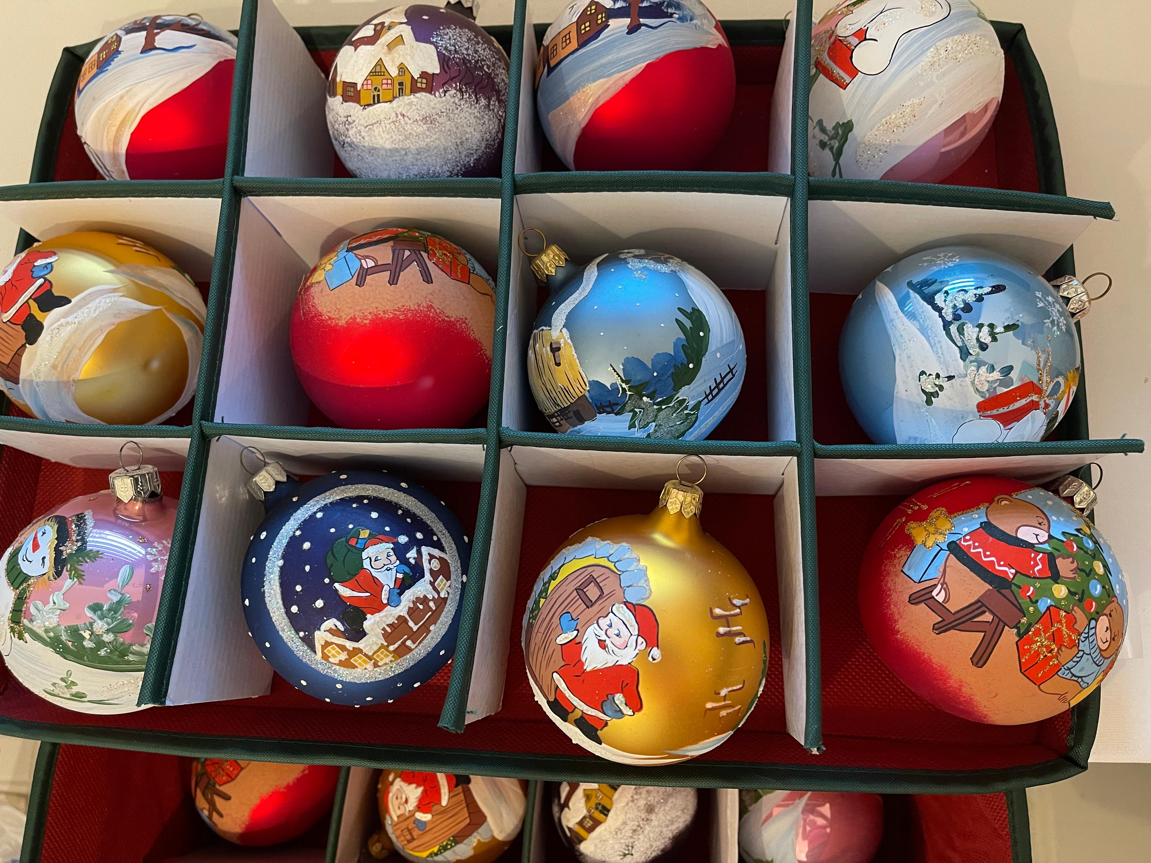 Vintage German Handpainted Christmas Ornaments Box In Good Condition For Sale In Boca Raton, FL