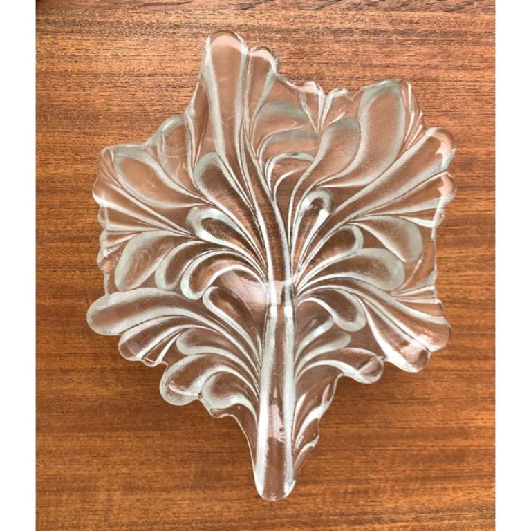 Tedesco Ciotola in vetro tedesco pesante e floreale di Walther Glass, anni '70 in vendita