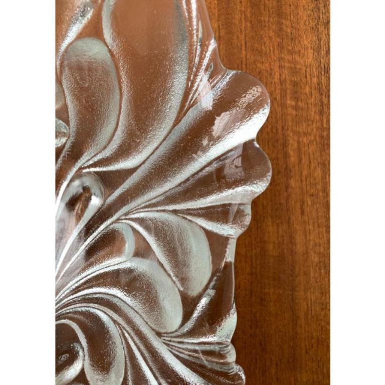 XX secolo Ciotola in vetro tedesco pesante e floreale di Walther Glass, anni '70 in vendita