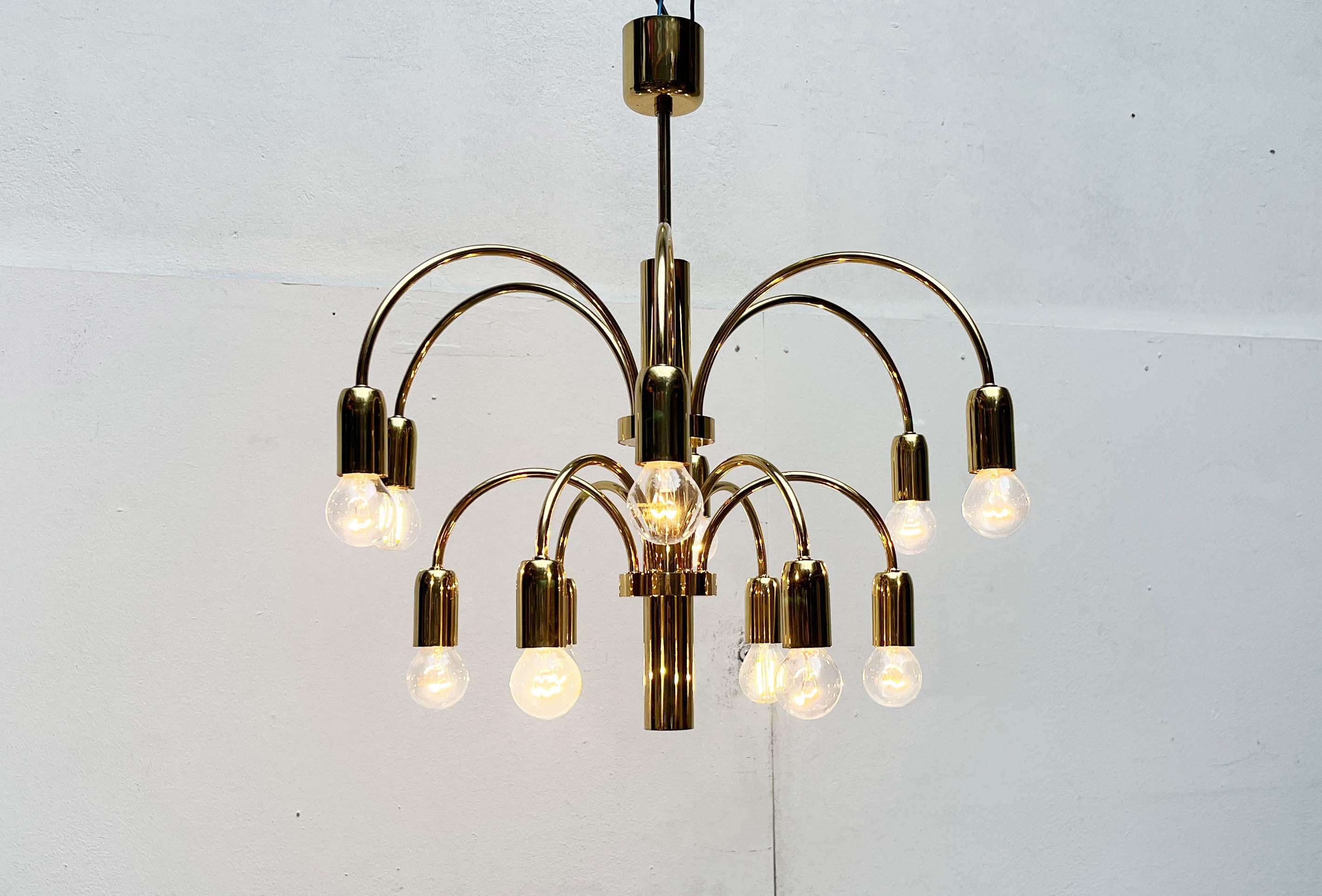 Lampadario d'ottone in stile Hollywood Regency tedesco vintage di Star Leuchten in vendita 10