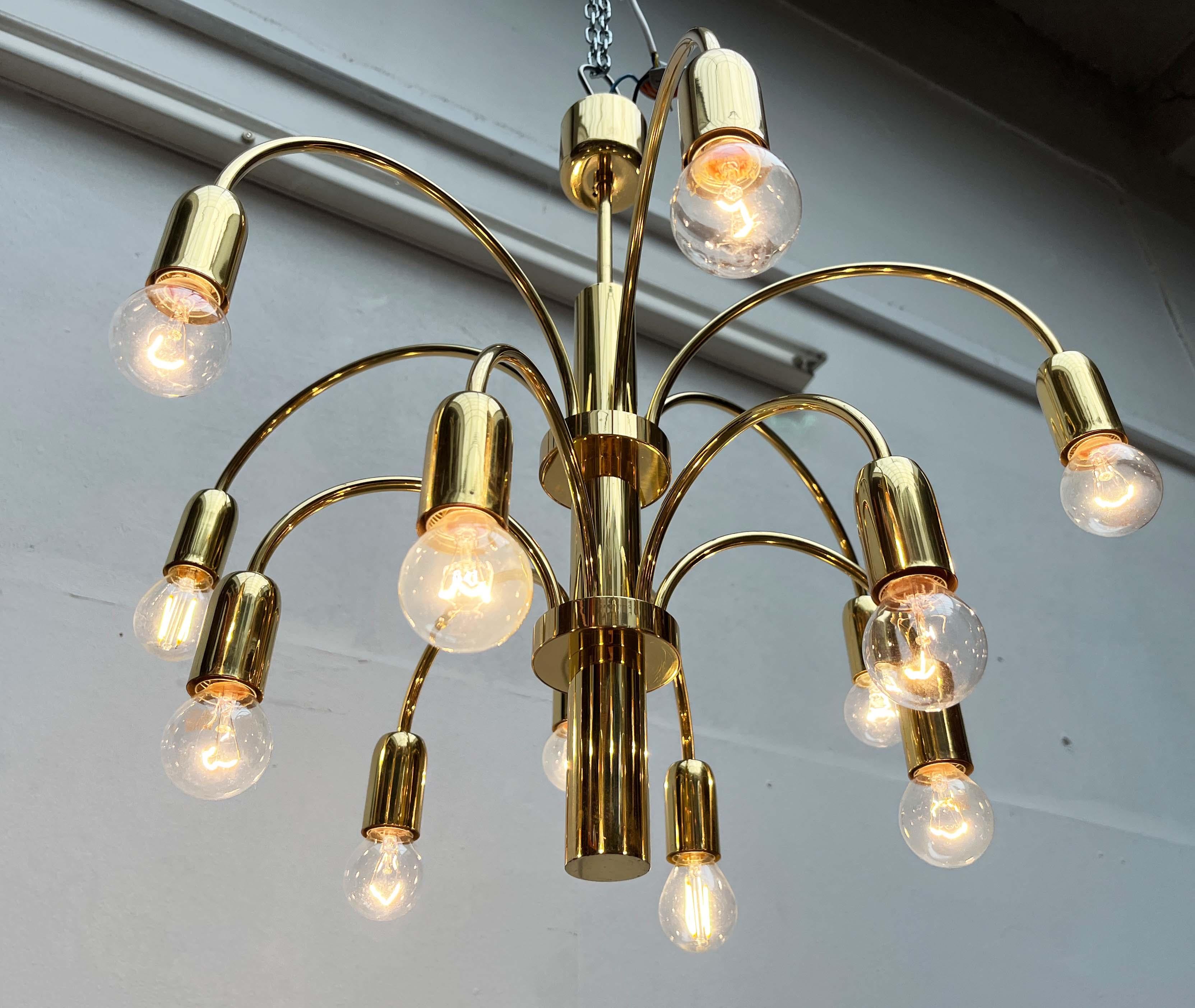 Fine XX secolo Lampadario d'ottone in stile Hollywood Regency tedesco vintage di Star Leuchten in vendita