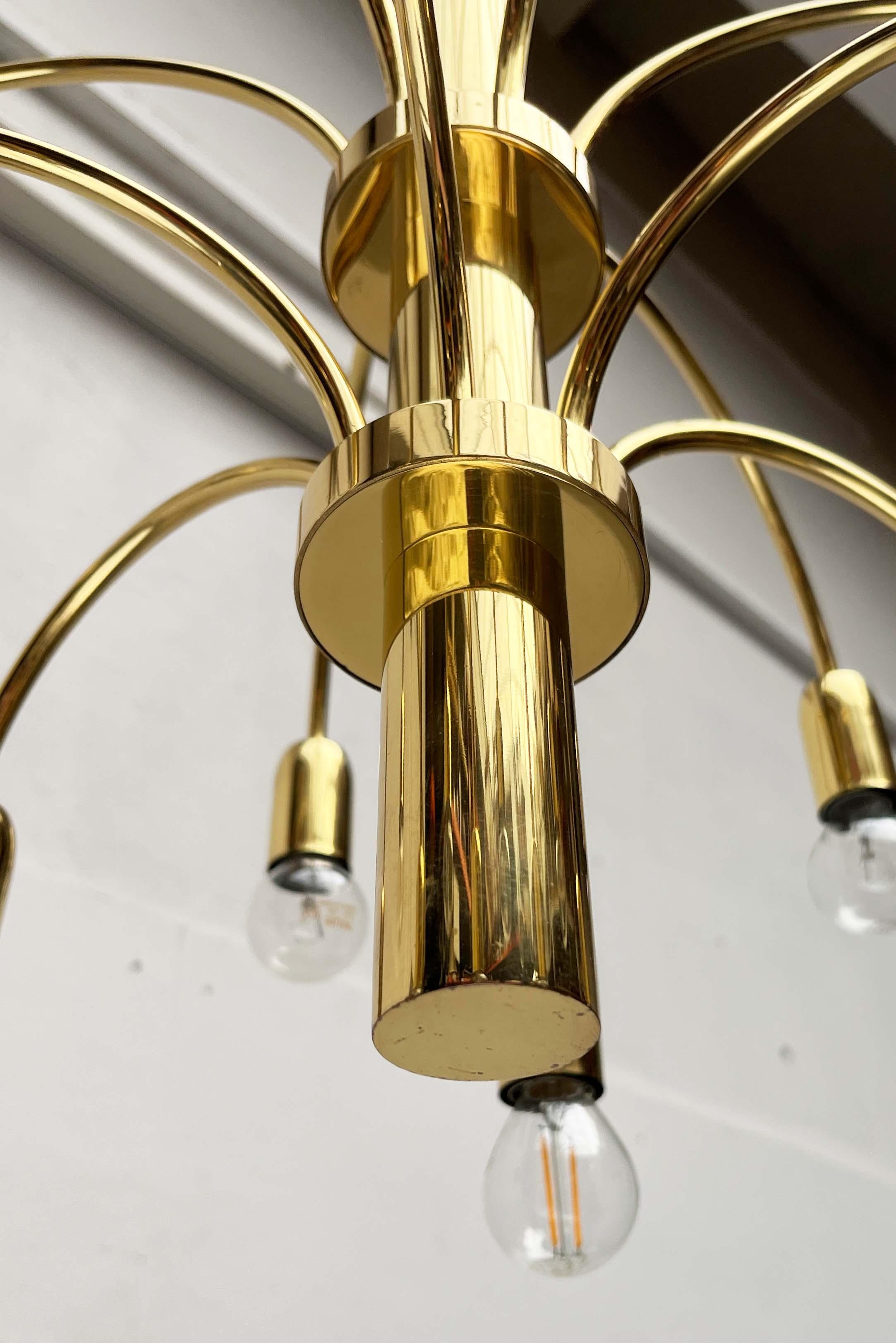Metallo Lampadario d'ottone in stile Hollywood Regency tedesco vintage di Star Leuchten in vendita
