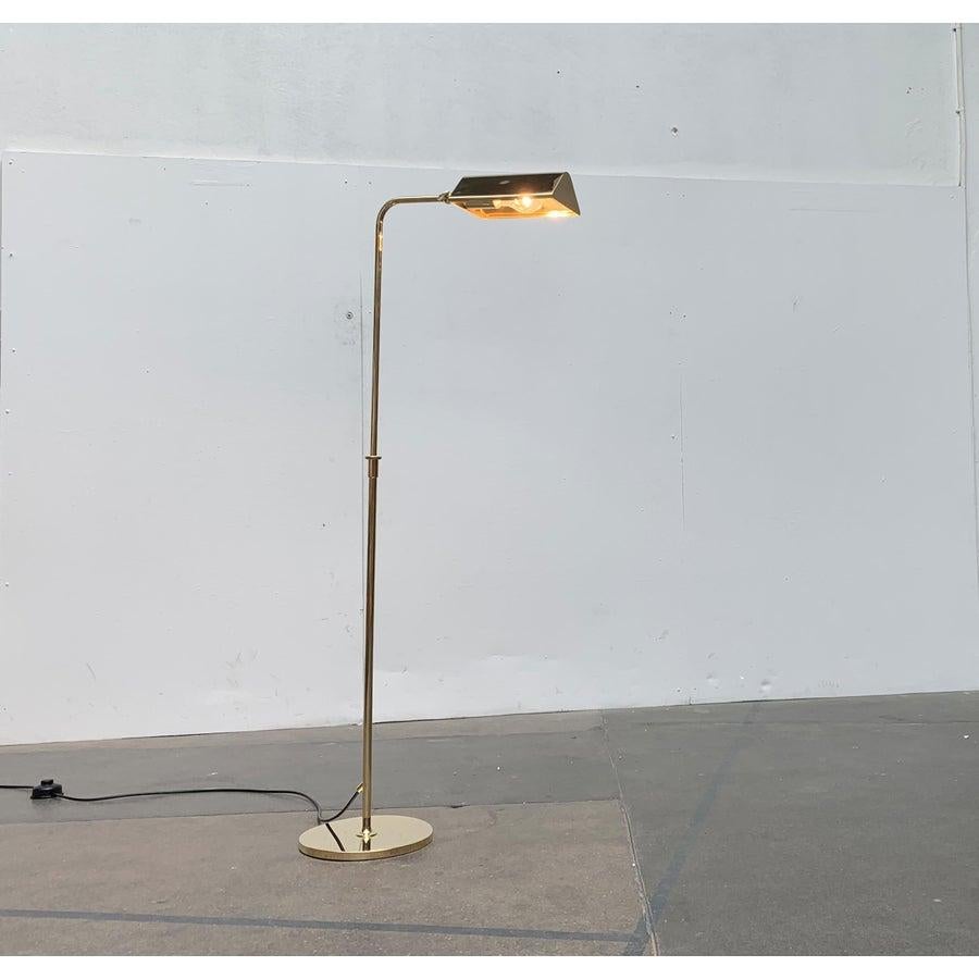 Tedesco Lampada da terra in ottone in stile Hollywood Regency tedesco vintage di Florian Schulz in vendita