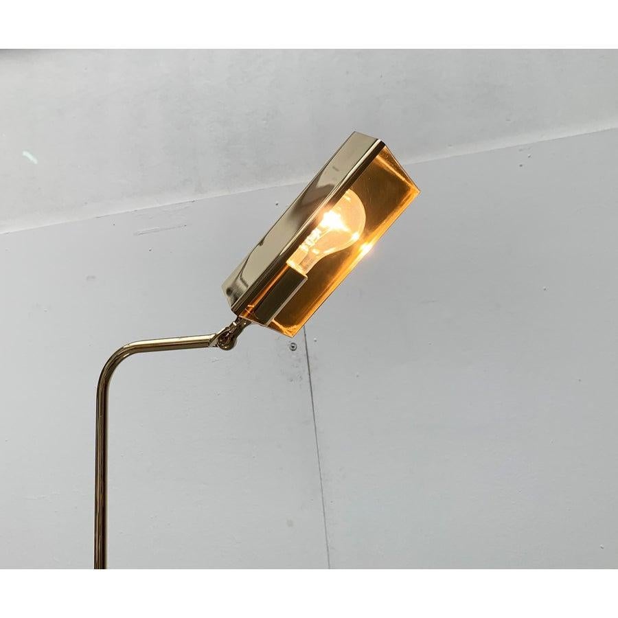 Lampada da terra in ottone in stile Hollywood Regency tedesco vintage di Florian Schulz in vendita 3