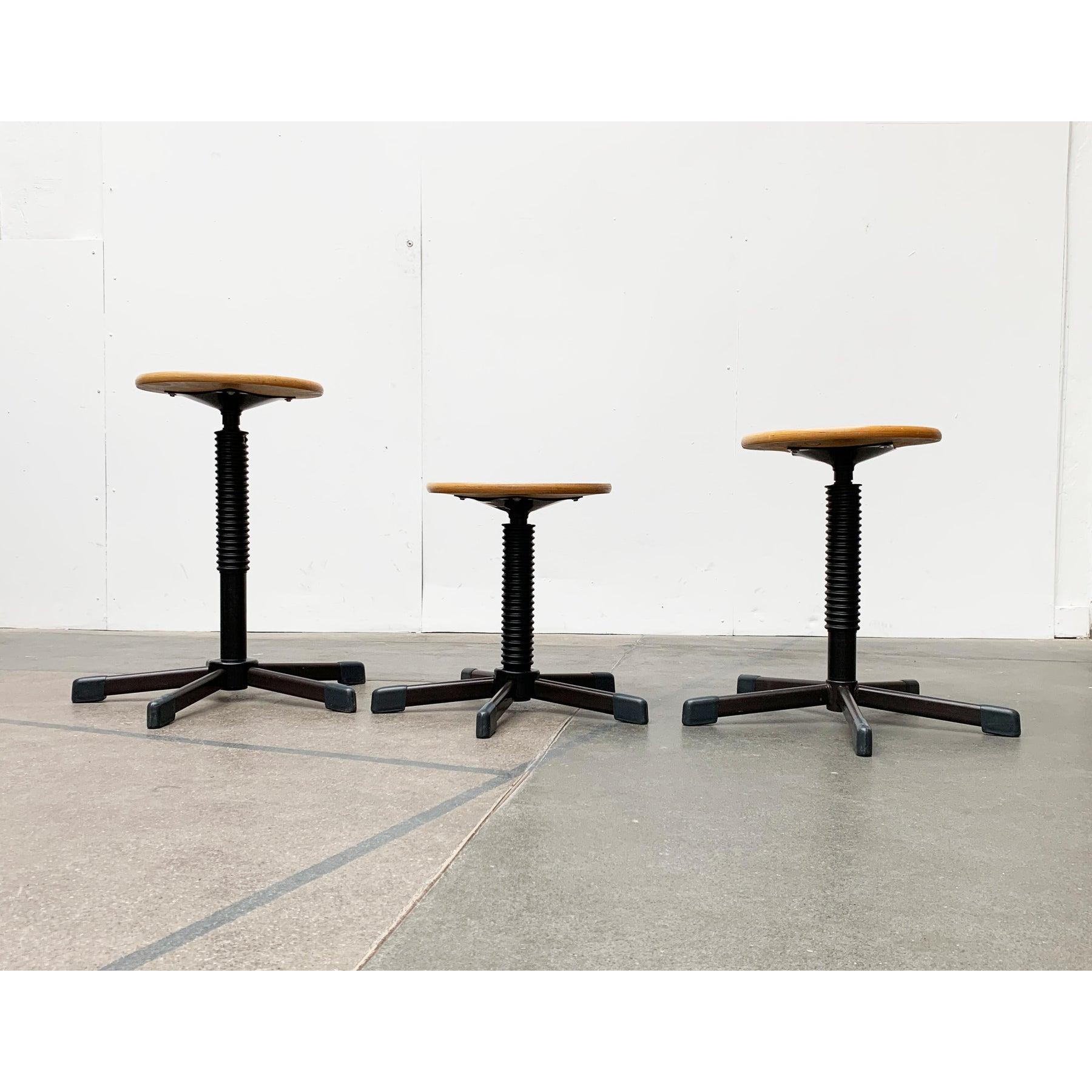 Vintage Deutsche Industrie Werkstatt oder Büro Hocker, Satz von 3 (Industriell) im Angebot