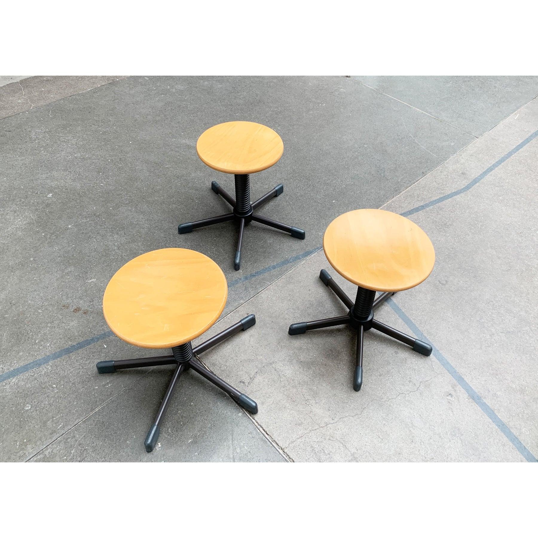 Vintage Deutsche Industrie Werkstatt oder Büro Hocker, Satz von 3 (20. Jahrhundert) im Angebot