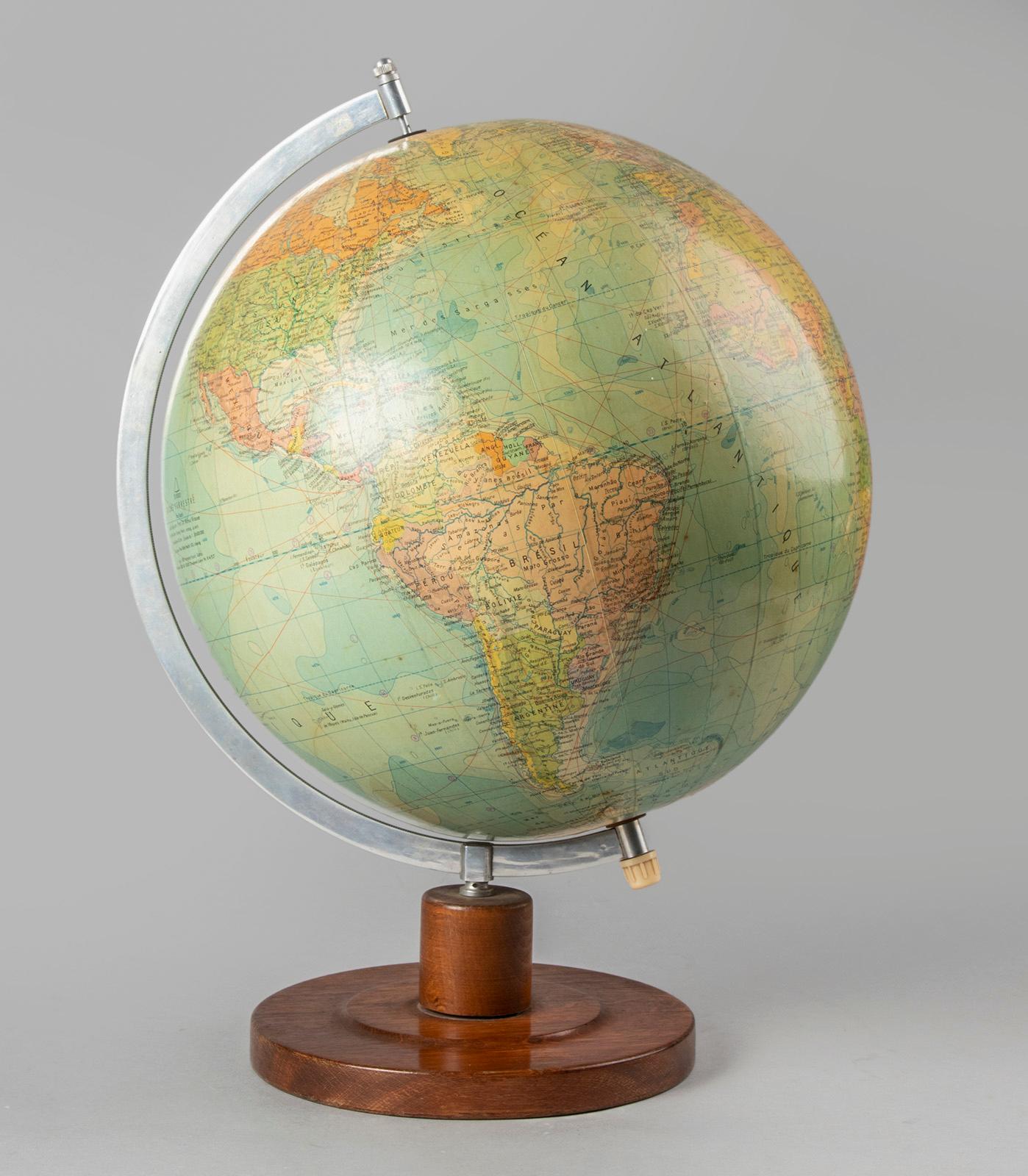Fait main Globe terrestre vintage de fabrication allemande en vente