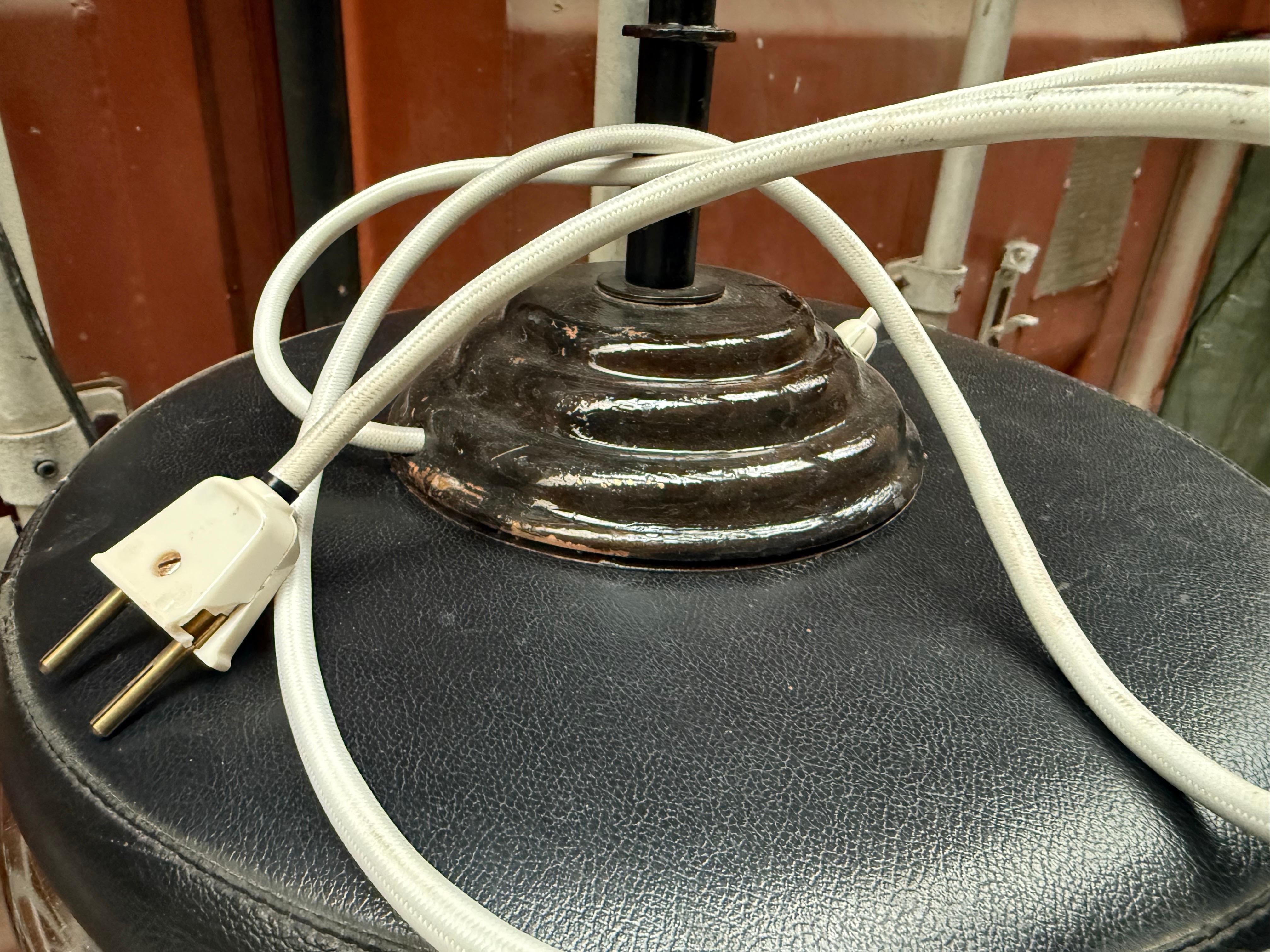 Lámpara alemana vintage de metal de los años 50 Alemán en venta