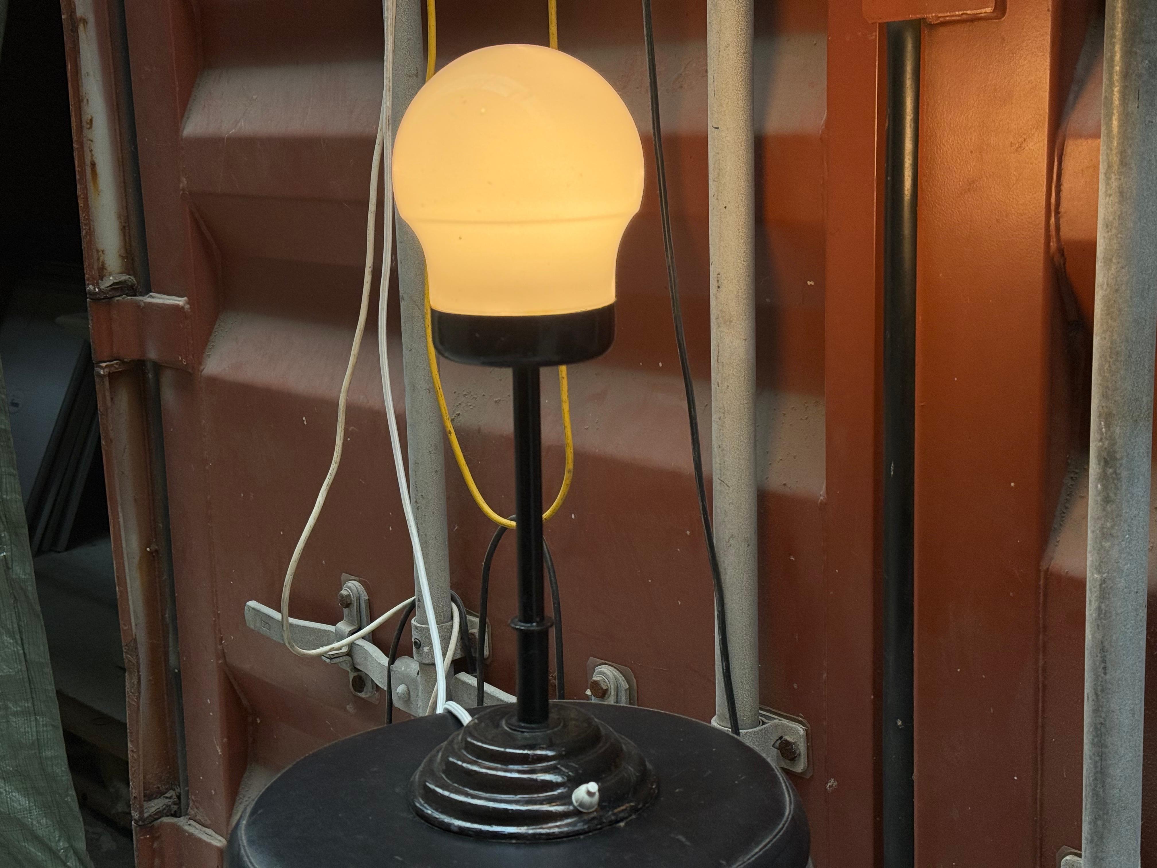 Lámpara alemana vintage de metal de los años 50 Metal en venta