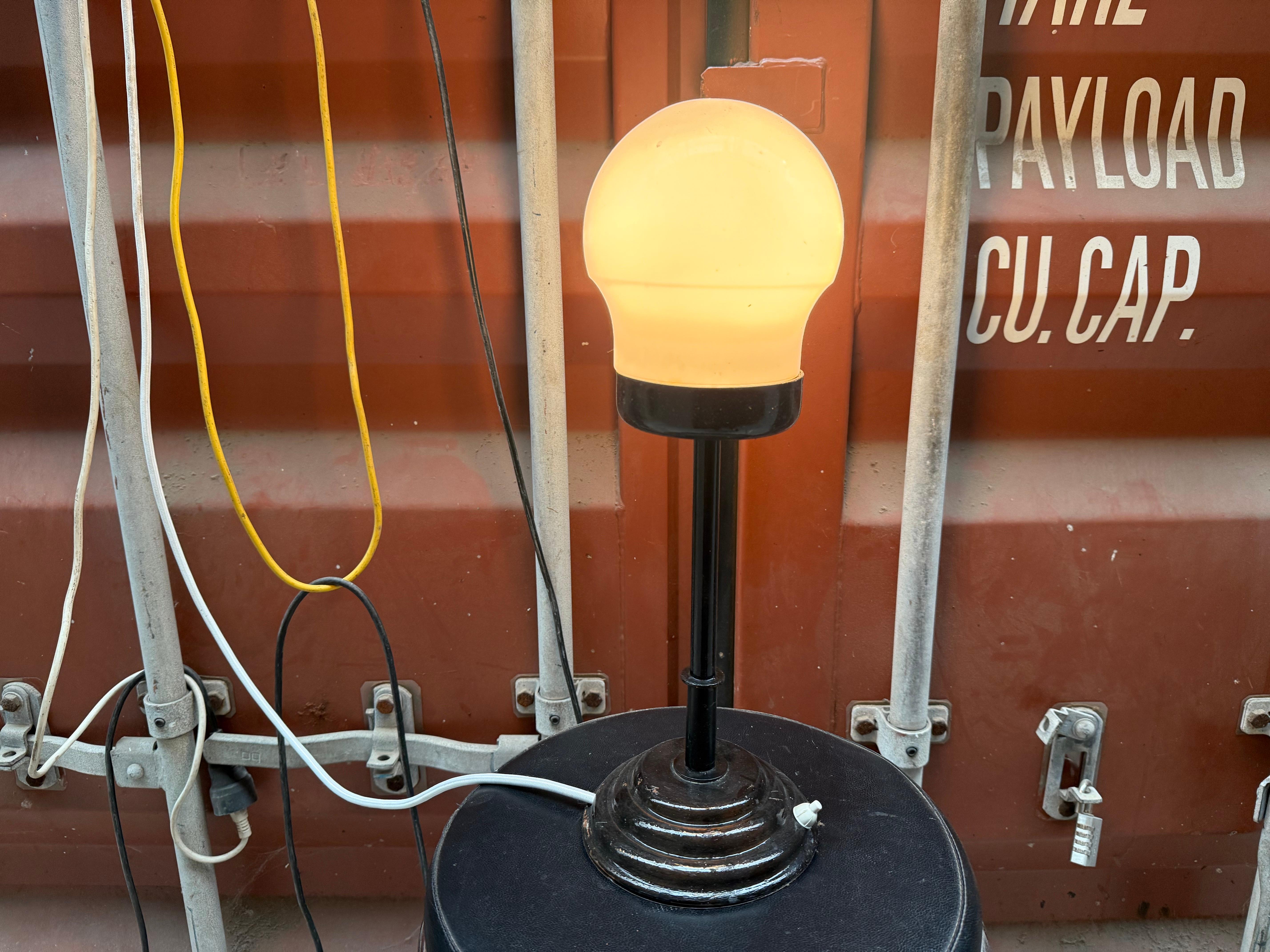 Lámpara alemana vintage de metal de los años 50 en venta 1