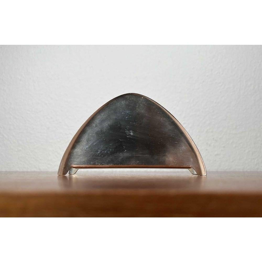 Vintage German Metal Napkin Holder from WMF, in Very Good conditions. Designed 1970 to 1979 This piece has an attribution markIt is completely authentic 

Additional information:
Materials: Metal
Color: Silver
Country of Origin: Germany
Period: