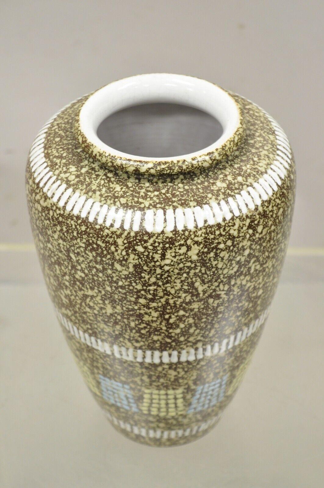 Vintage German Mid Century Modern Brown Blau Gelb Vase attr. Carstens Keramik im Zustand „Gut“ im Angebot in Philadelphia, PA