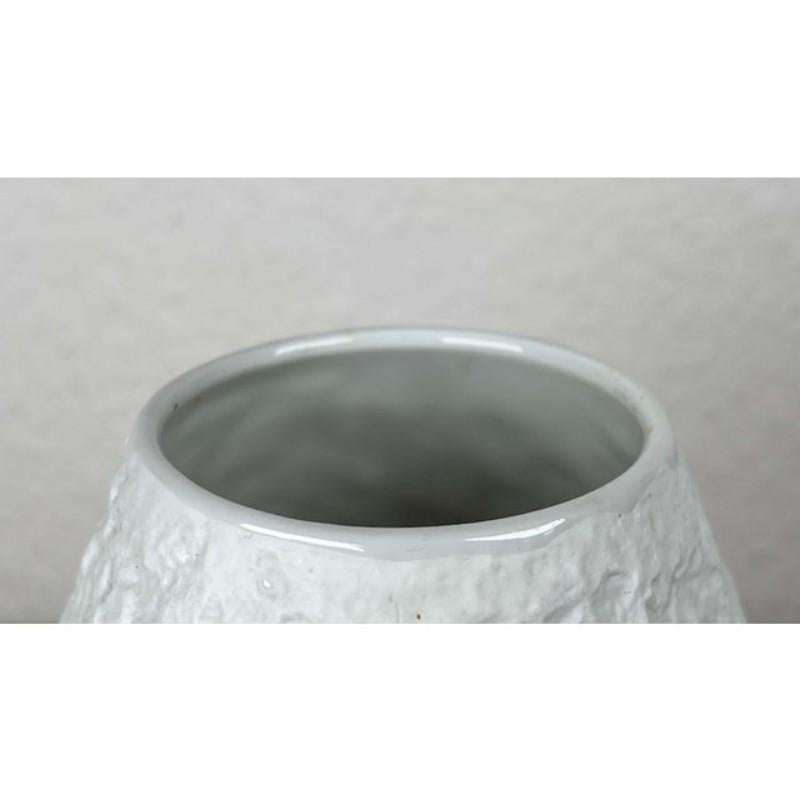 Vaso tedesco d'epoca Modello 605/2 in porcellana bianca di KPM Royal Porcelain, anni '70 in vendita 5