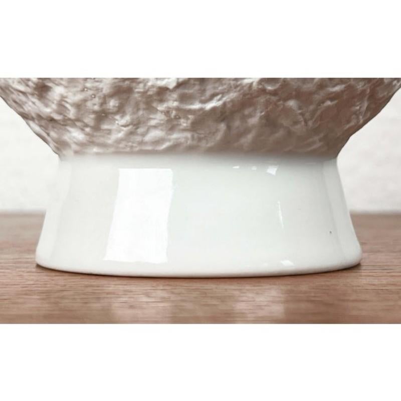 XX secolo Vaso tedesco d'epoca Modello 605/2 in porcellana bianca di KPM Royal Porcelain, anni '70 in vendita