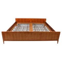 Bastidor de cama de teca con muelles Vintage German Modern King size