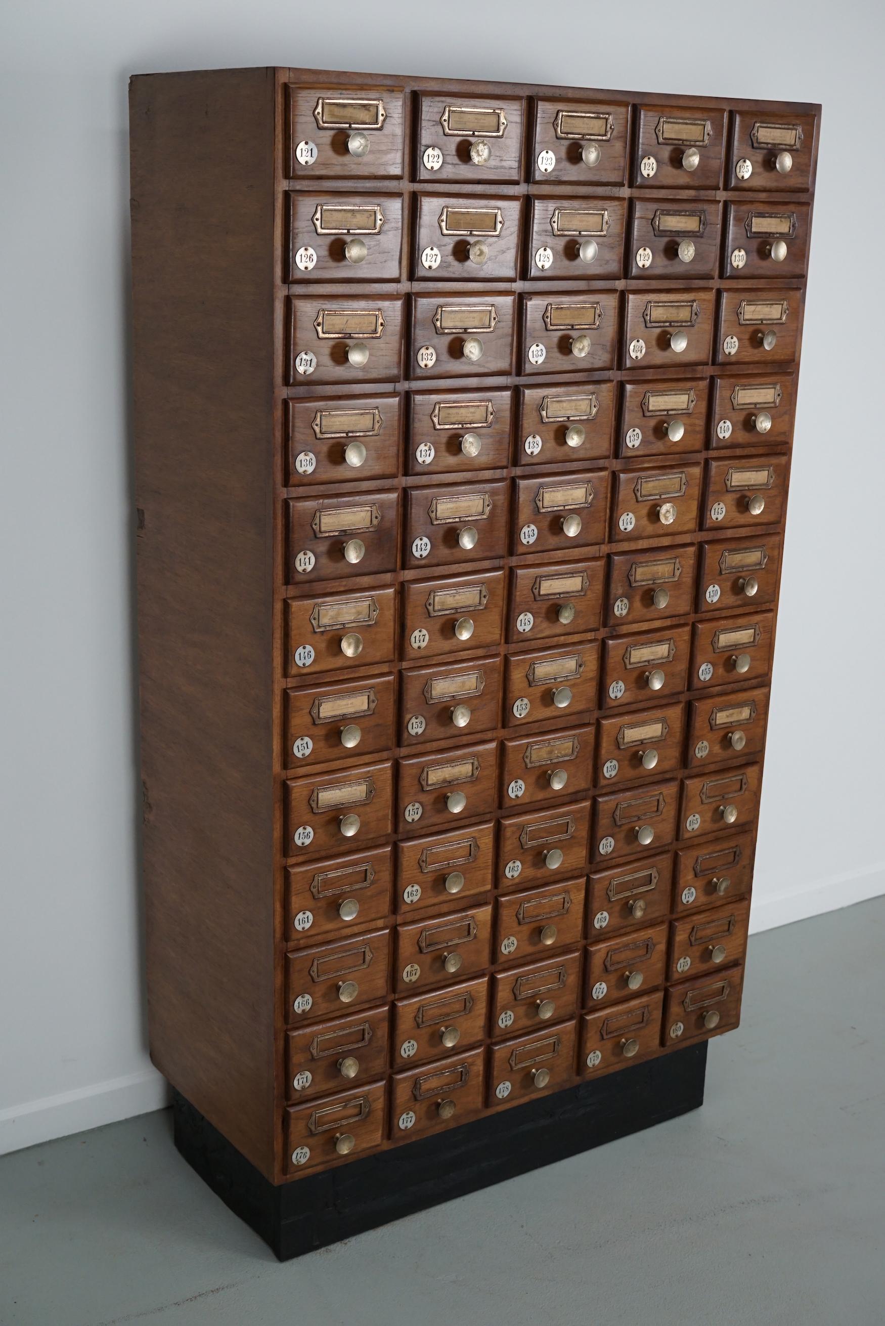 Vintage German Oak Apothecary / Savings Cabinet Cabinet, 1950s Bon état - En vente à Nijmegen, NL