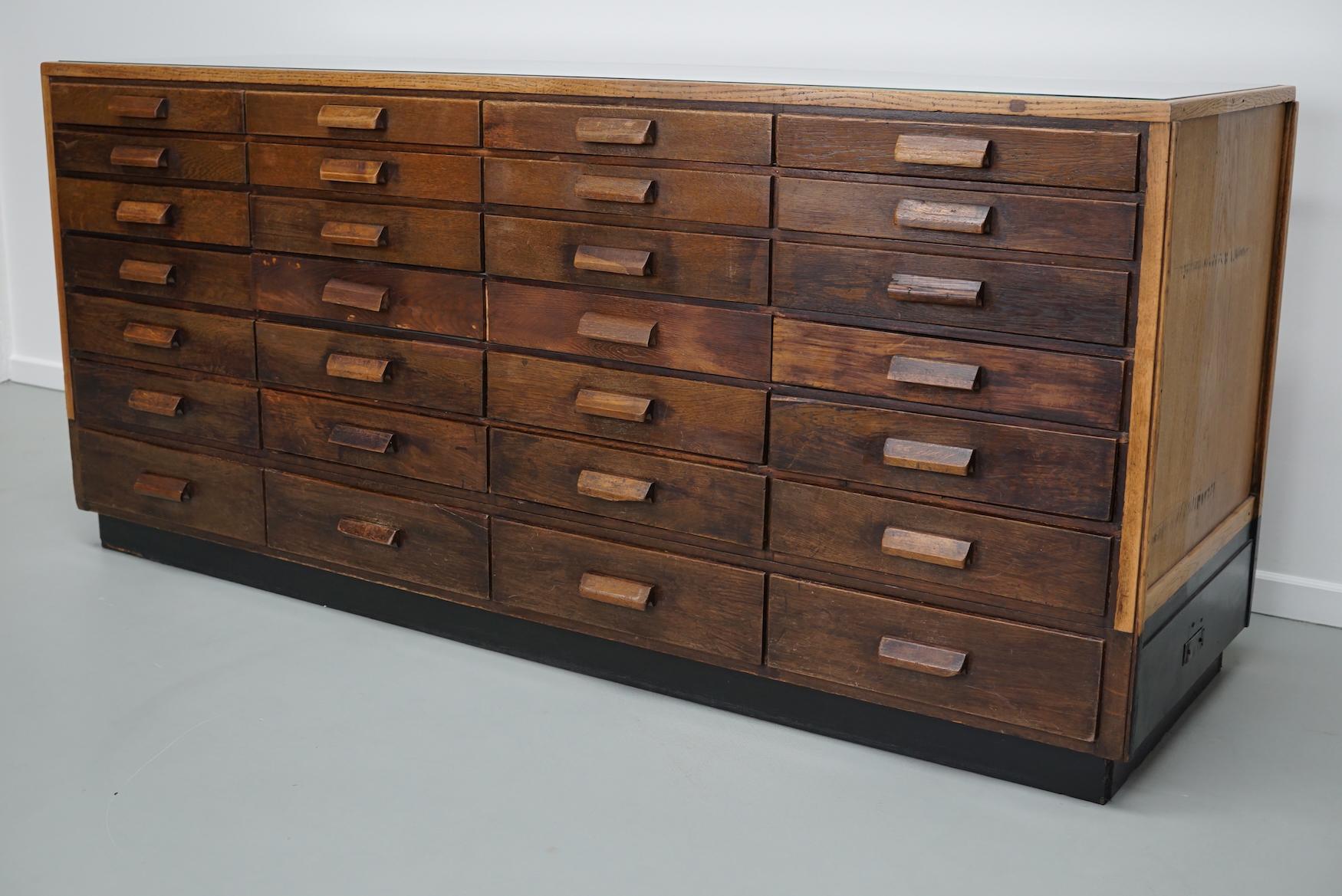 Vetrinetta da banco per merceria in rovere tedesco vintage, 1950 ca. in vendita 1