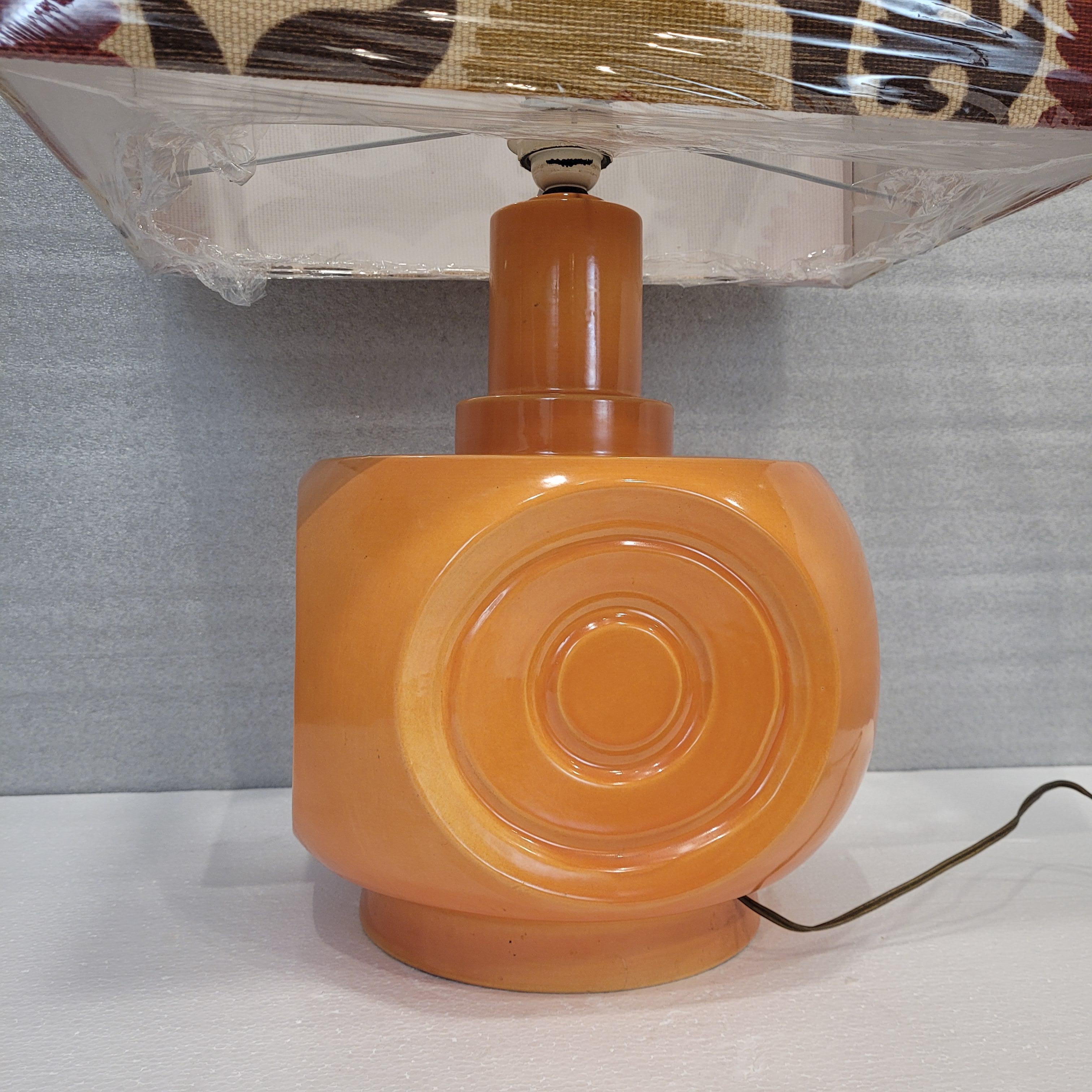 Lampe de table ou auxiliaire allemande vintage en céramique orange Bon état - En vente à Valladolid, ES