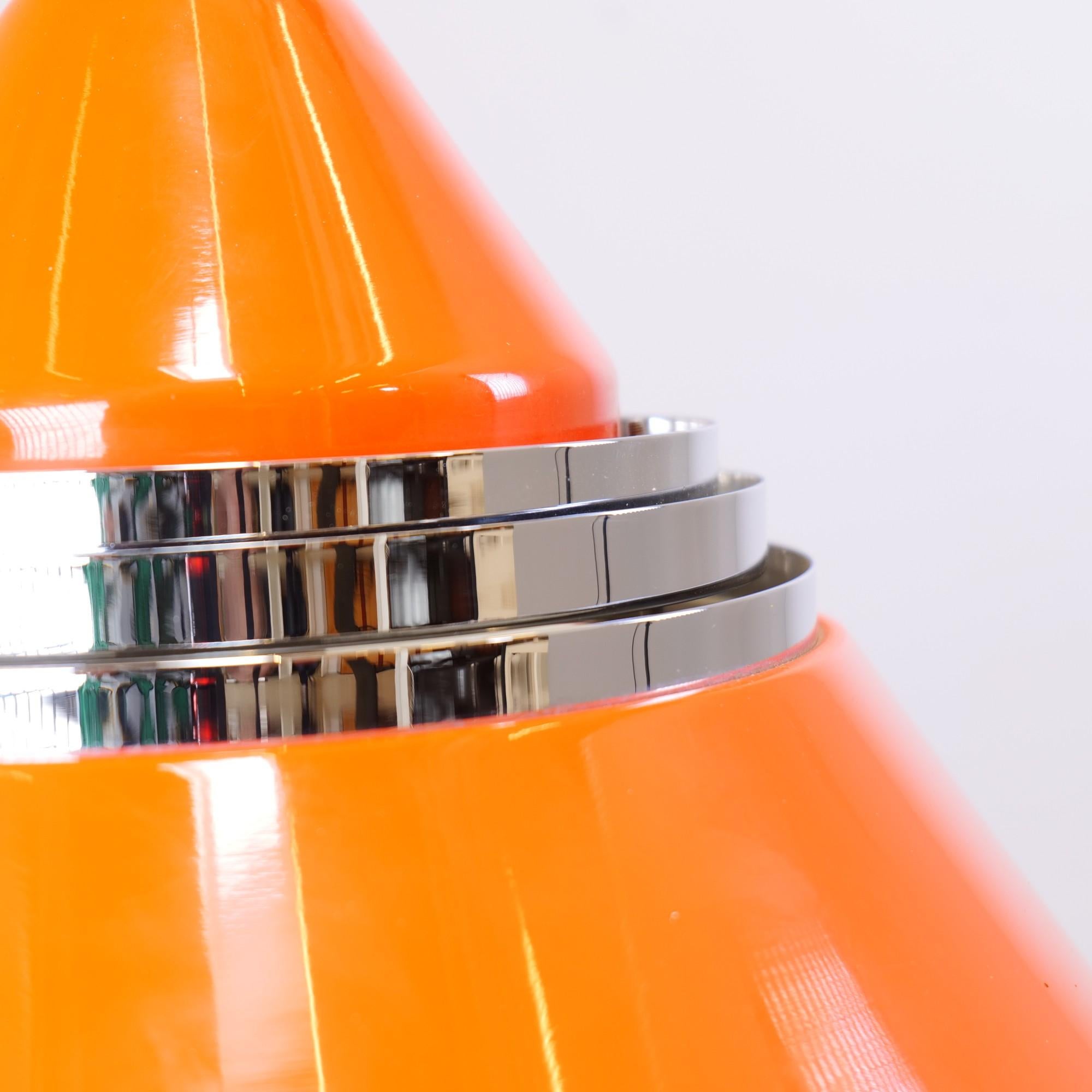 Métal Lampe orange de l'ère spatiale allemande d'Alfred Kalthoff pour Staff en vente