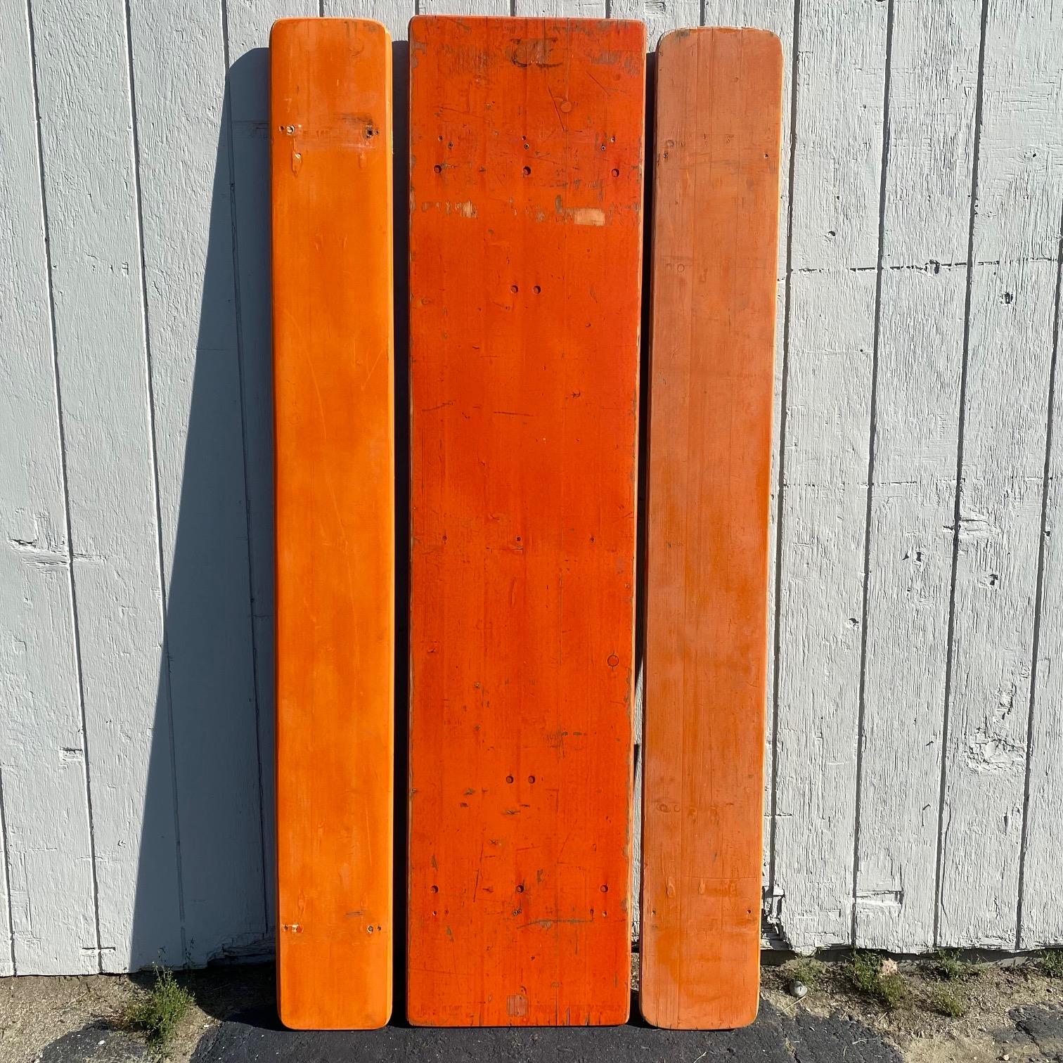 Mesa de comedor y dos bancos vintage alemanes de exterior para el jardín de la cerveza Hierro en venta