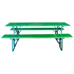 Table de salle à manger et deux bancs pour le jardin de la bière à l'extérieur, d'origine allemande