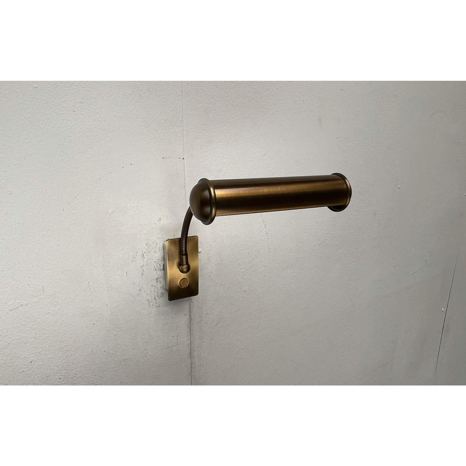 Lámpara de pared de cuello de cisne de latón patinado alemán vintage de Honsel, años 70 en venta 6