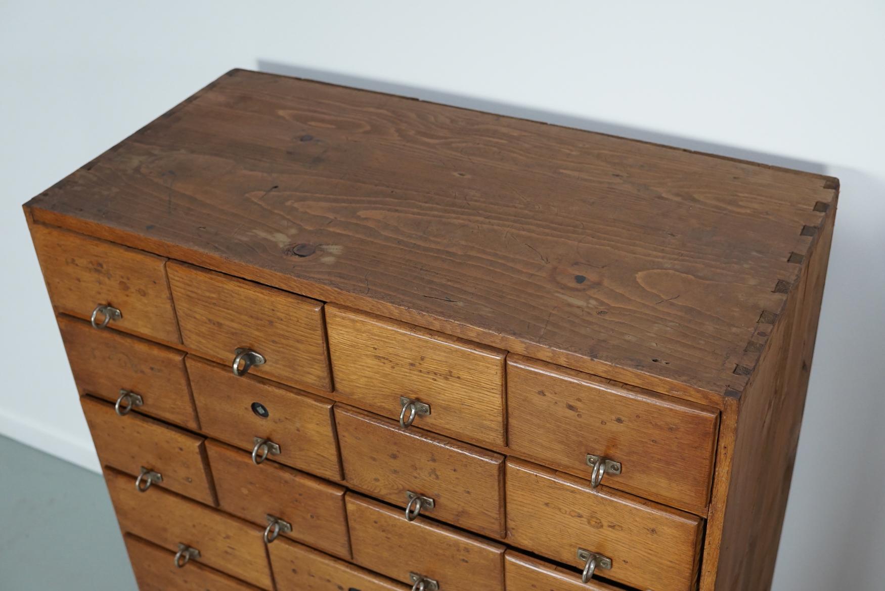 Deutscher Apothekerschrank aus Kiefer und Eiche, 1950er Jahre im Angebot 5