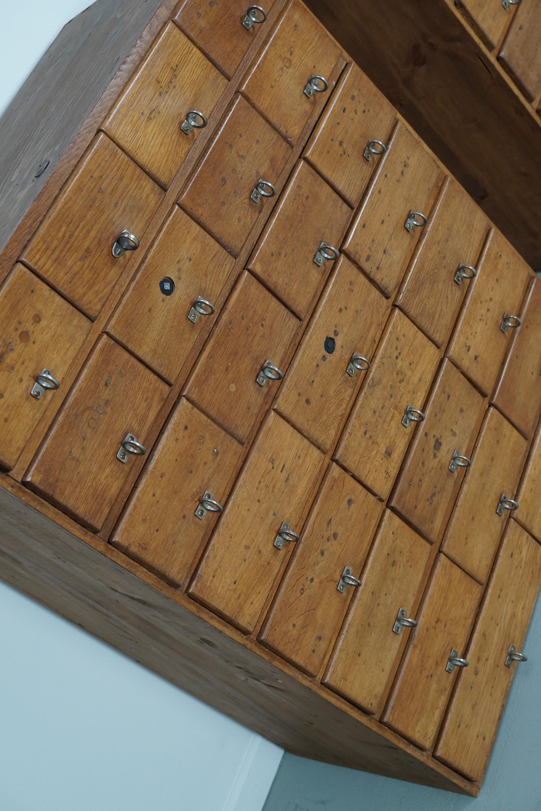 Deutscher Apothekerschrank aus Kiefer und Eiche, 1950er Jahre im Angebot 9