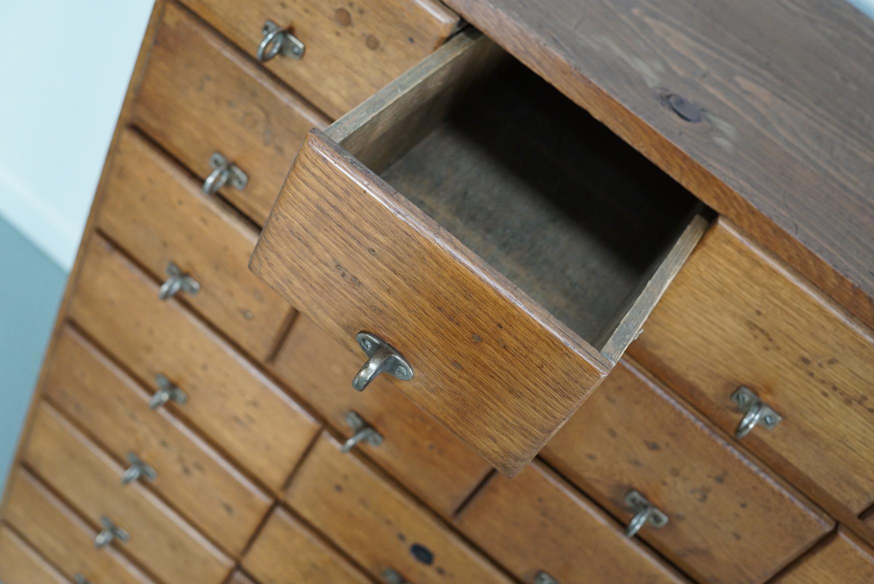 Deutscher Apothekerschrank aus Kiefer und Eiche, 1950er Jahre im Angebot 11