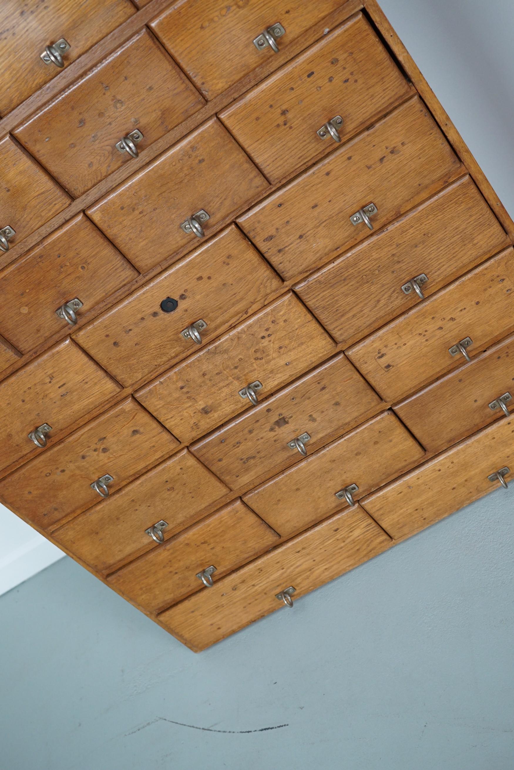 Deutscher Apothekerschrank aus Kiefer und Eiche, 1950er Jahre (Mitte des 20. Jahrhunderts) im Angebot