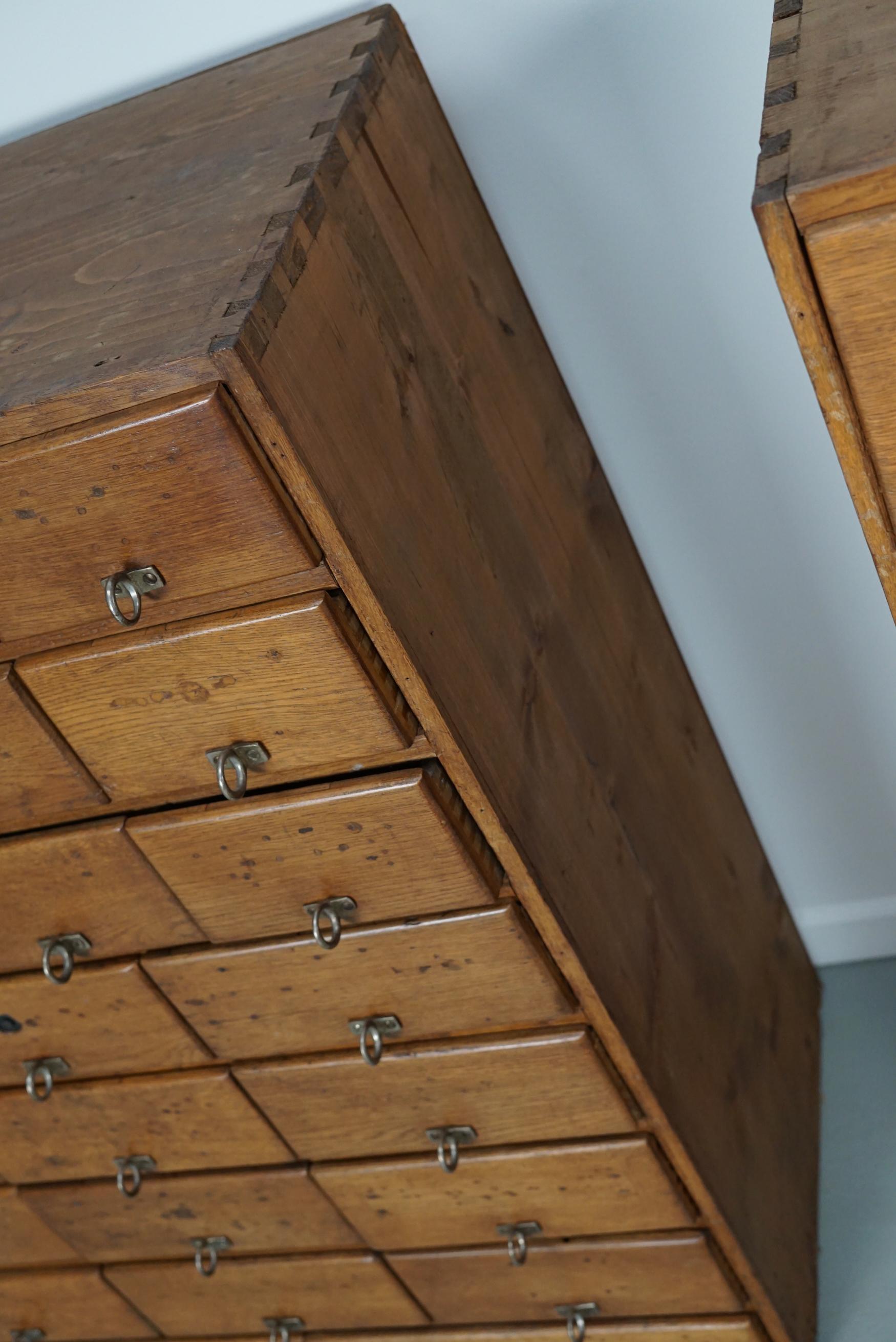 Deutscher Apothekerschrank aus Kiefer und Eiche, 1950er Jahre im Angebot 1